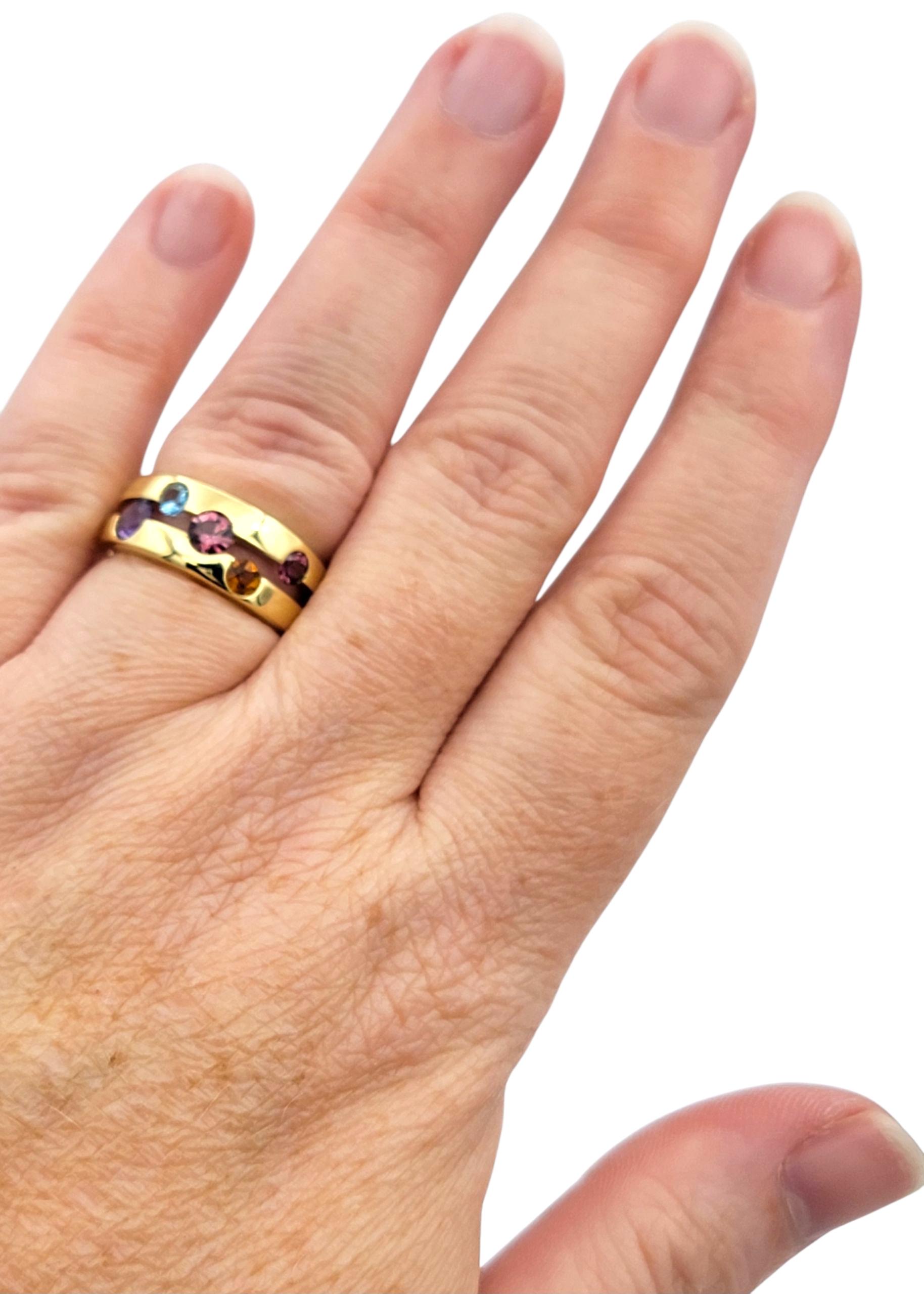 Andy G. Multi Gemstone Split Shank Band Ring en or jaune 18 carats en vente 3