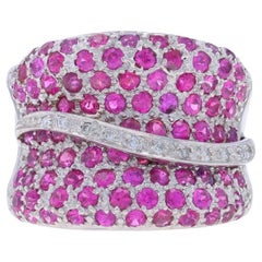 Andy Gotz Rubino Diamante Contorno Cluster Cocktail Band Oro Bianco 14k 4.60ctw Anello