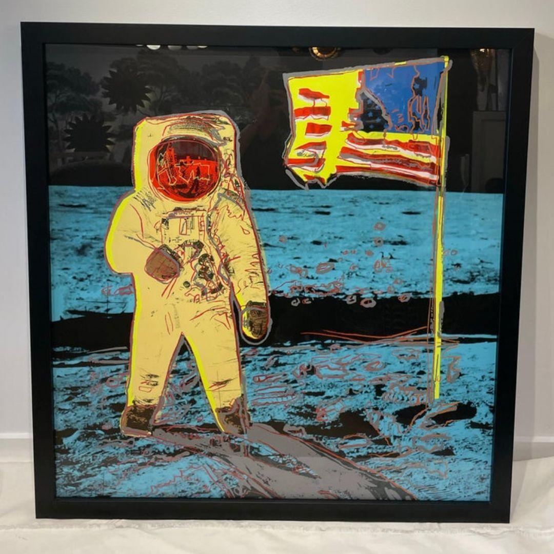 Andy Warhol (Nachdem), Moonwalk,  Sunday B. Morgend. Siebdruck aus Seide, 38 x 38 (Glaskunst) im Angebot