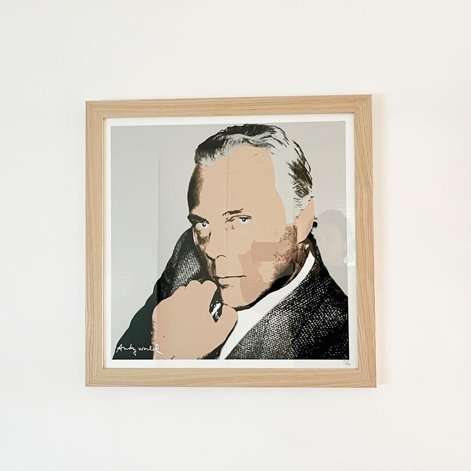 Andy Warhol Giorgio Armani Edizione Limitata numerata a matita Litografia con certificato -Art-

Art: Andy Warhol Litografia con certificato e timbro a secco CMOA

Tipo di carta: Carta di cotone Lenox grammi 300/m2 esemplari 500

Materiali: Carta