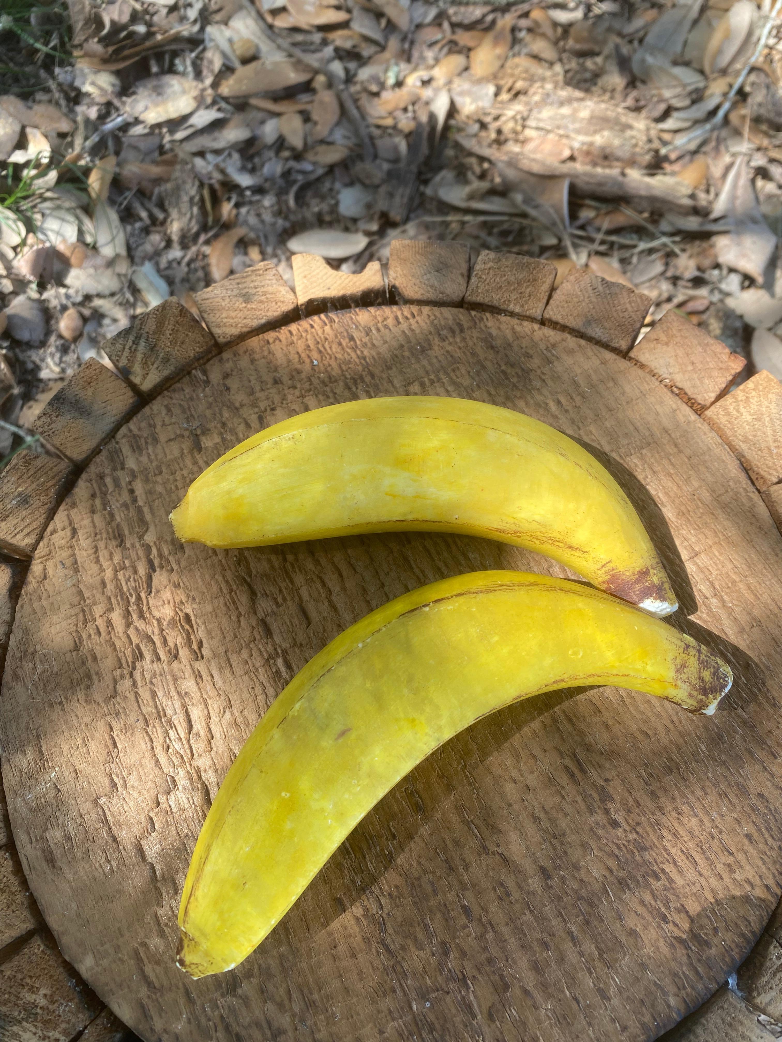 Set di 2 banane in alabastro intagliate ispirate a Andy Warhol in vendita 8