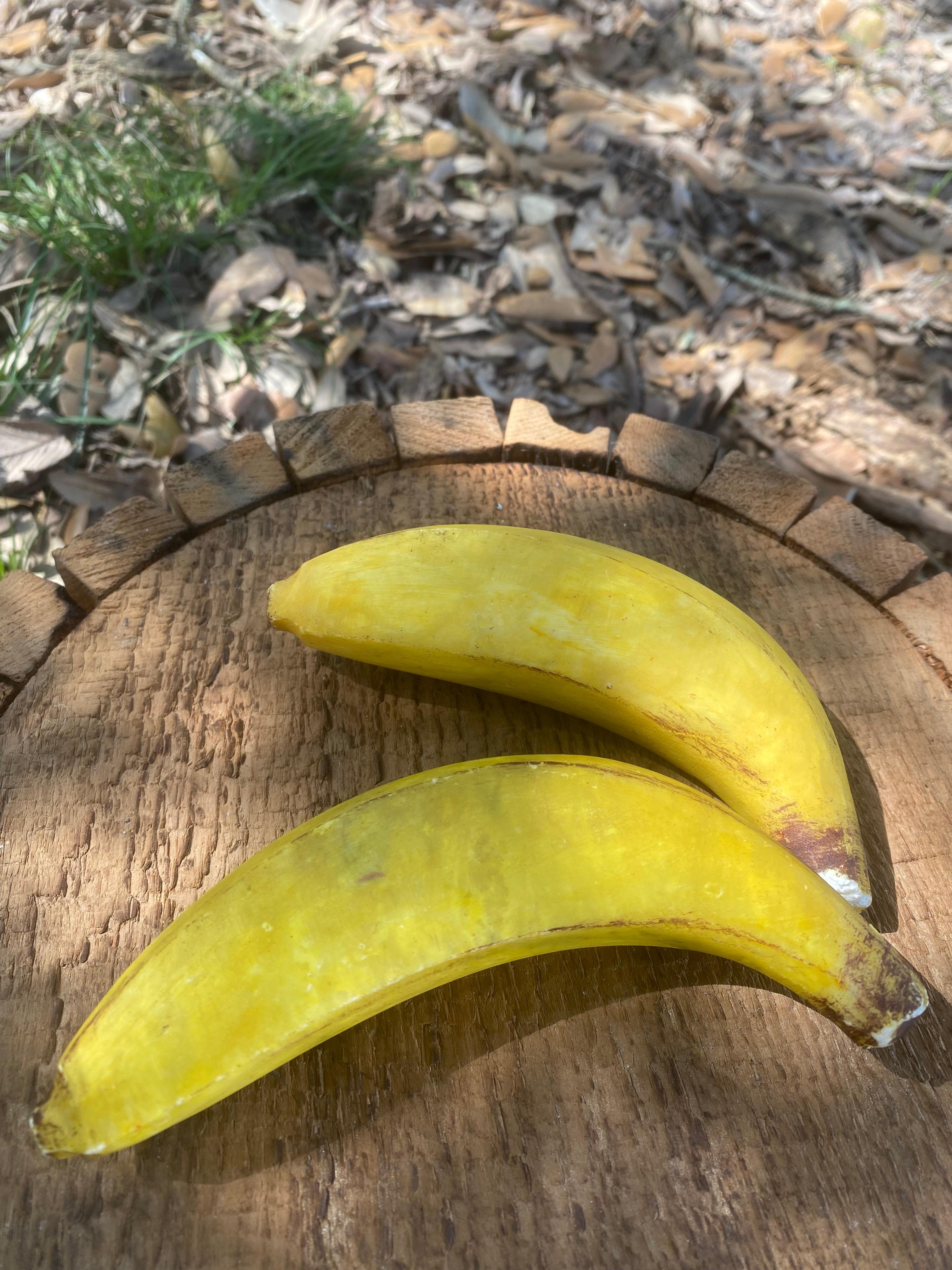 Set di 2 banane in alabastro intagliate ispirate a Andy Warhol in vendita 9
