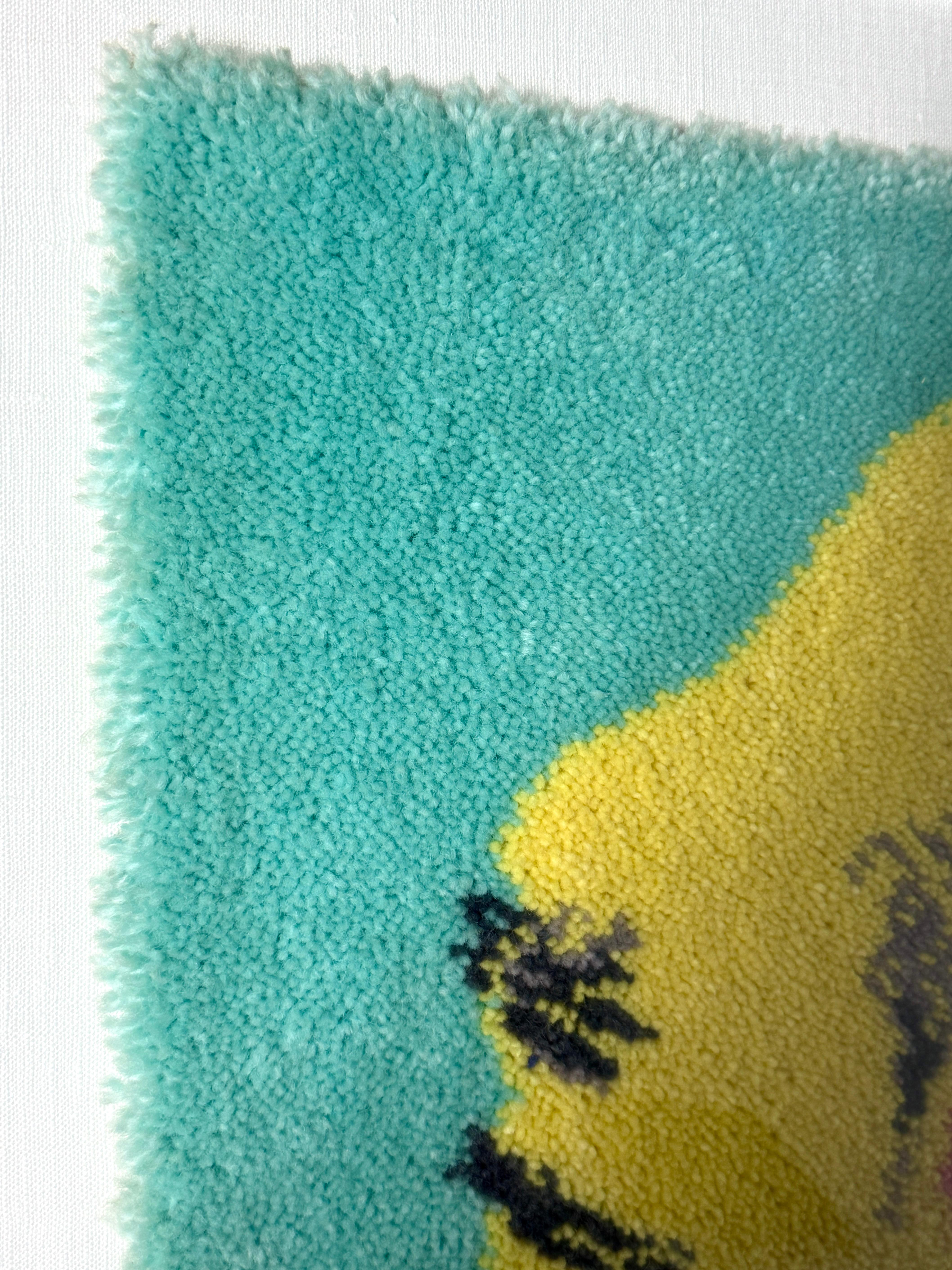 Andy Warhol Marilyn Monroe Tapis d'art suspendu dans un cadre Lucite Shadowbox en vente 3