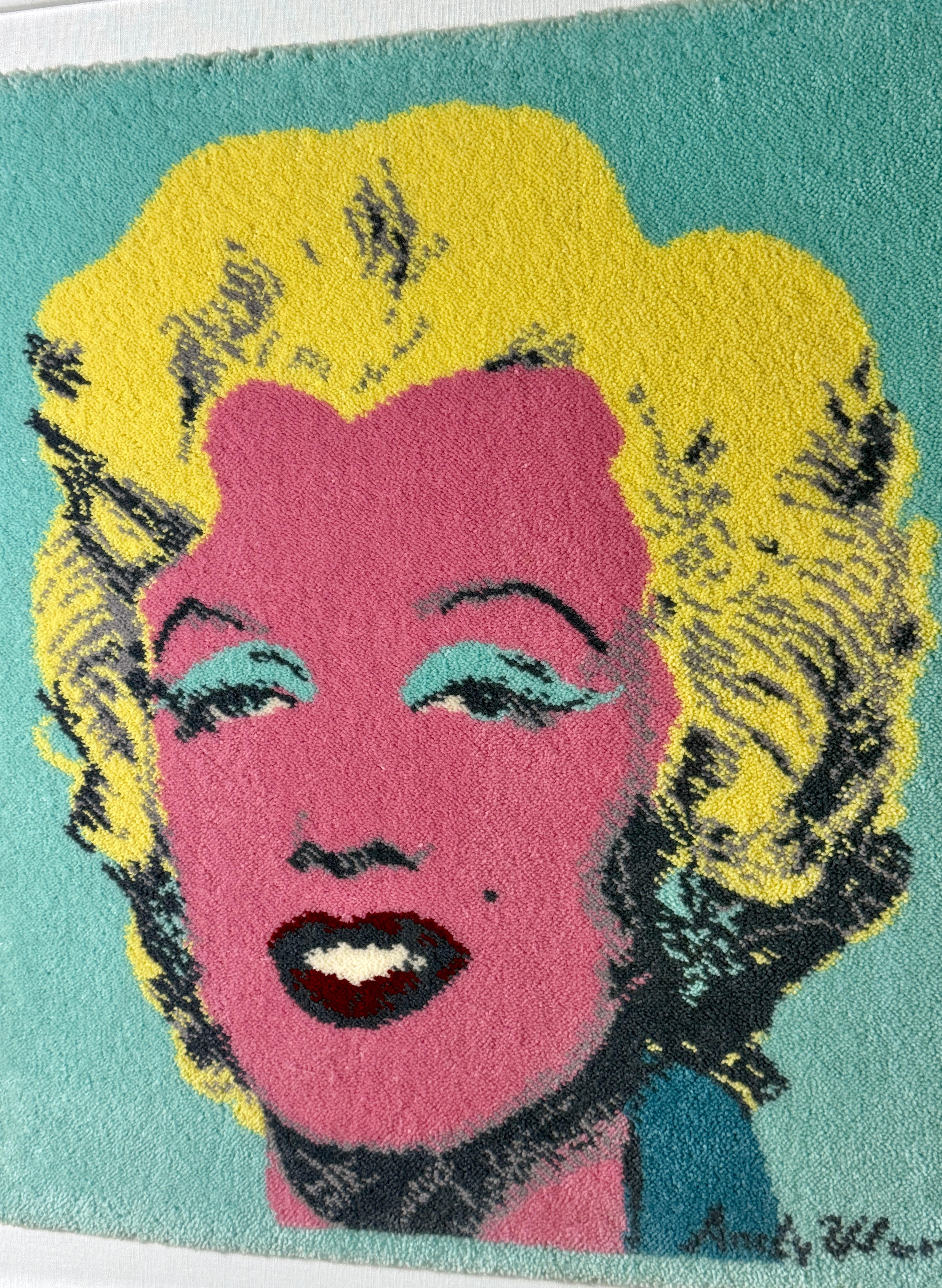 Andy Warhol Marilyn Monroe Tapis d'art suspendu dans un cadre Lucite Shadowbox Bon état - En vente à Troy, MI