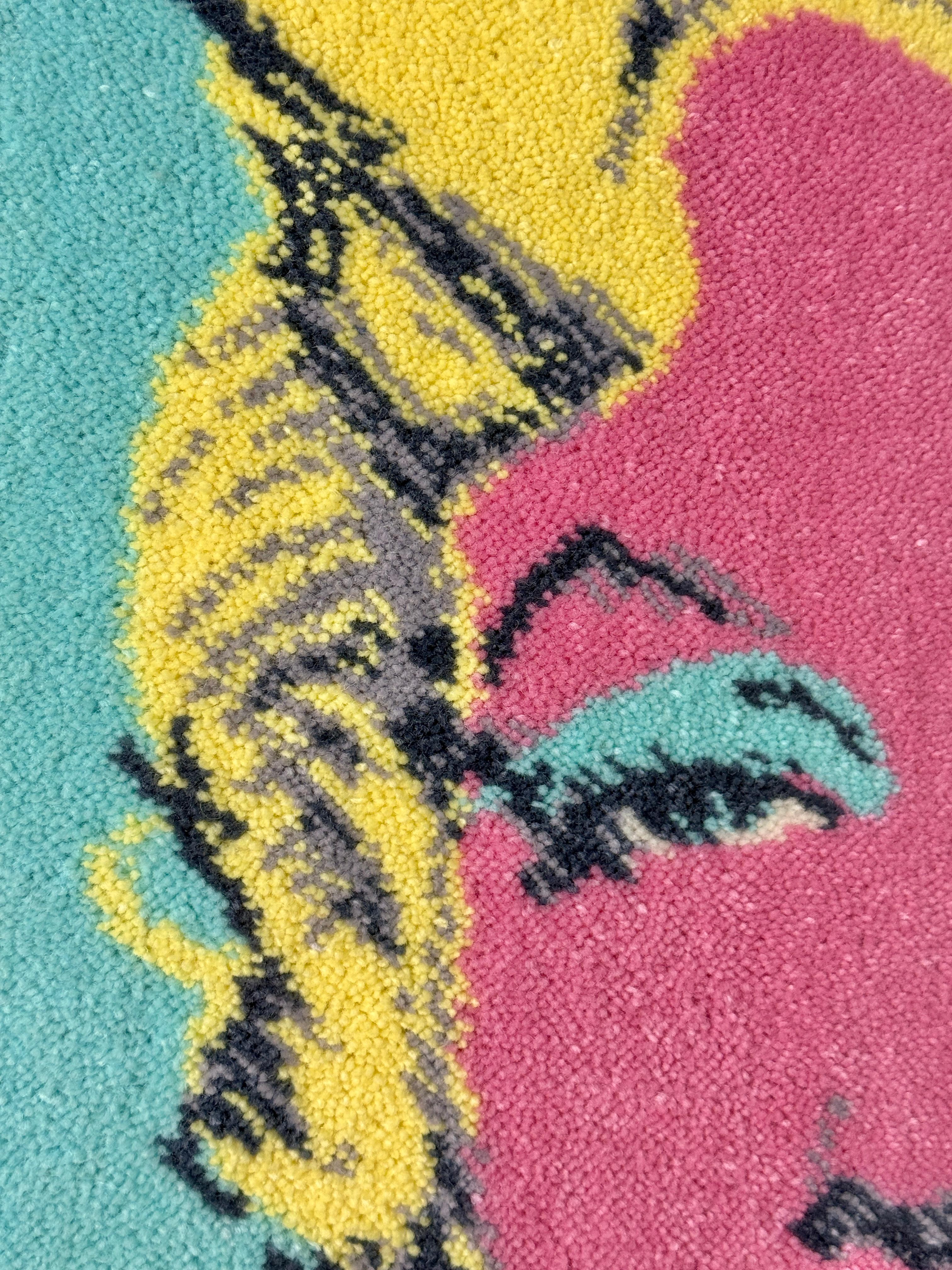 Laine Andy Warhol Marilyn Monroe Tapis d'art suspendu dans un cadre Lucite Shadowbox en vente