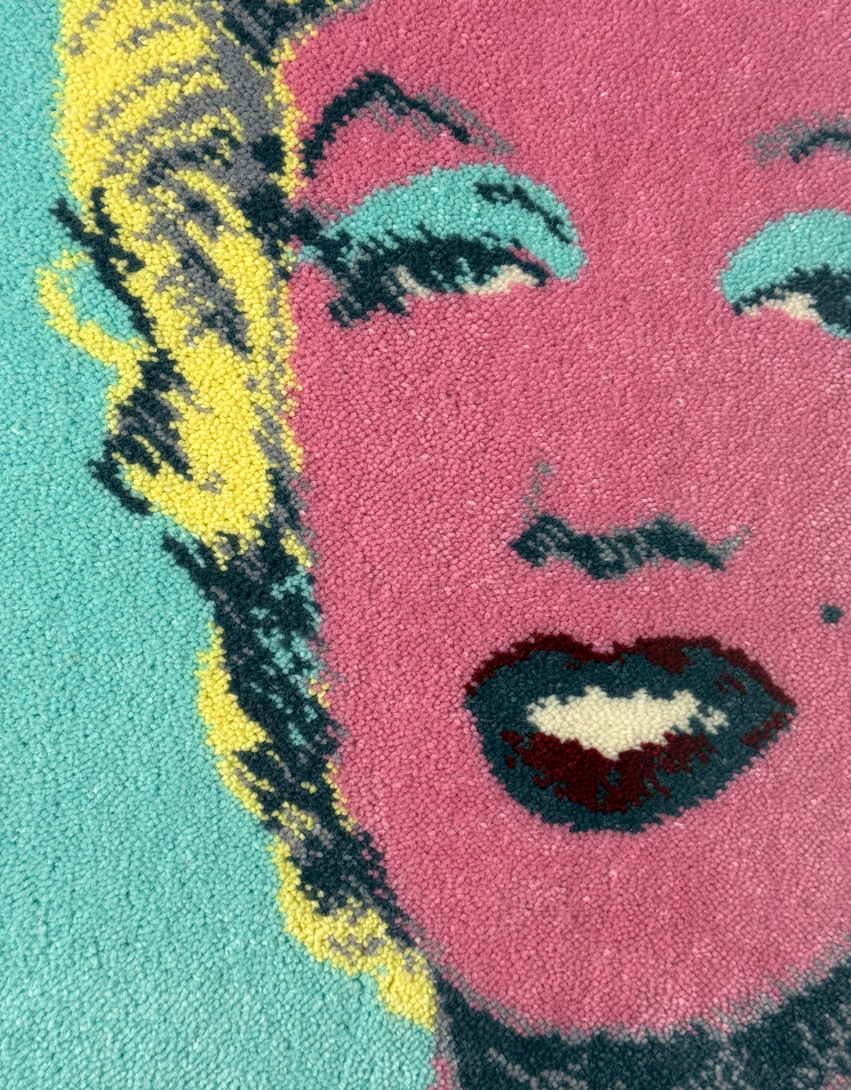 Andy Warhol Marilyn Monroe Tapis d'art suspendu dans un cadre Lucite Shadowbox en vente 1