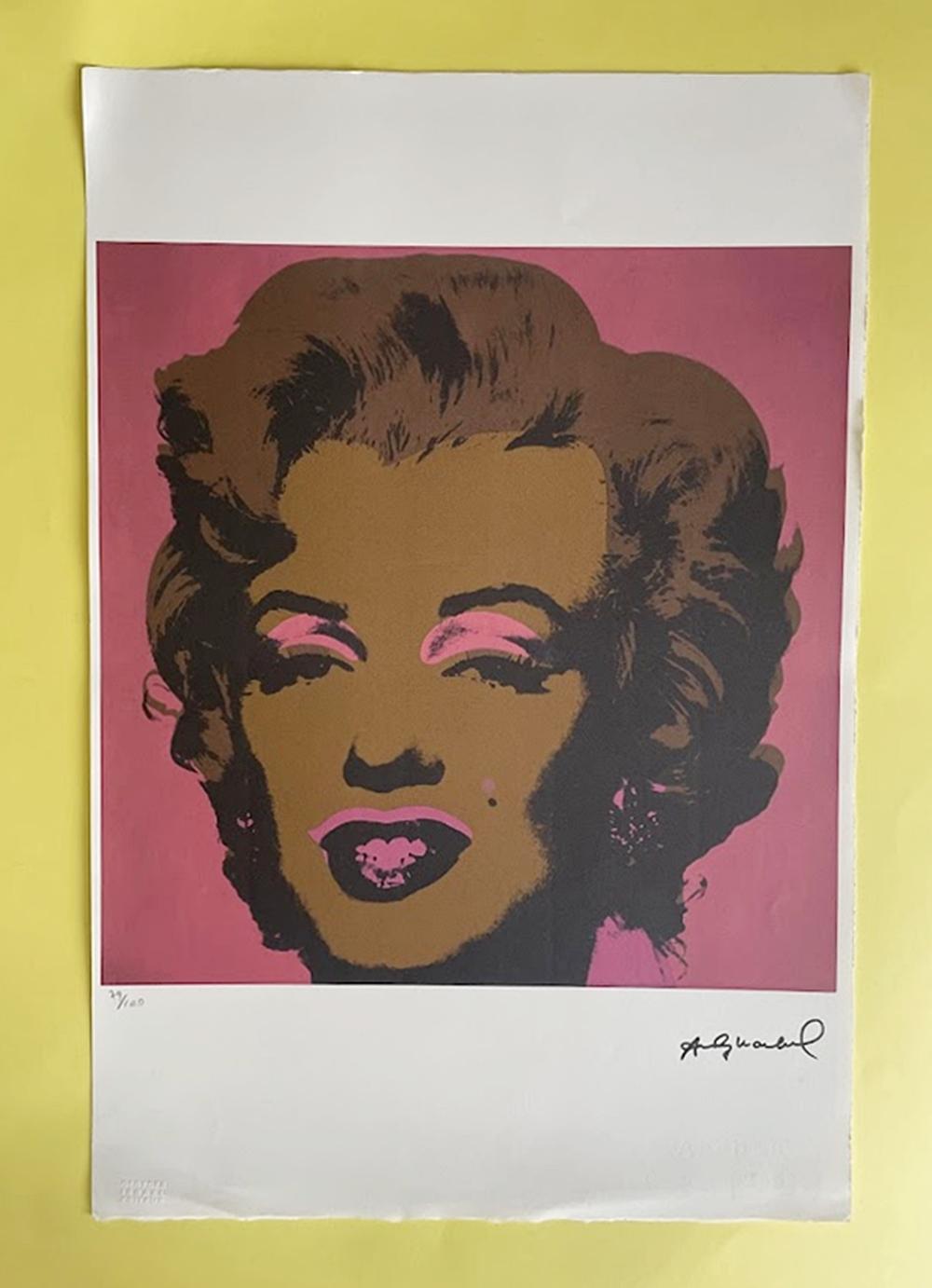 Dopo Andy Warhol; serigrafia in edizione limitata e numerata 79/100 di Marilyn Monroe in rosa scuro e oro, firmata all'interno della stampa e con timbri 'Gallery Art New York' e 'Leo Castelli' verso, con timbro a secco 'George Israel Editeur', 56 x