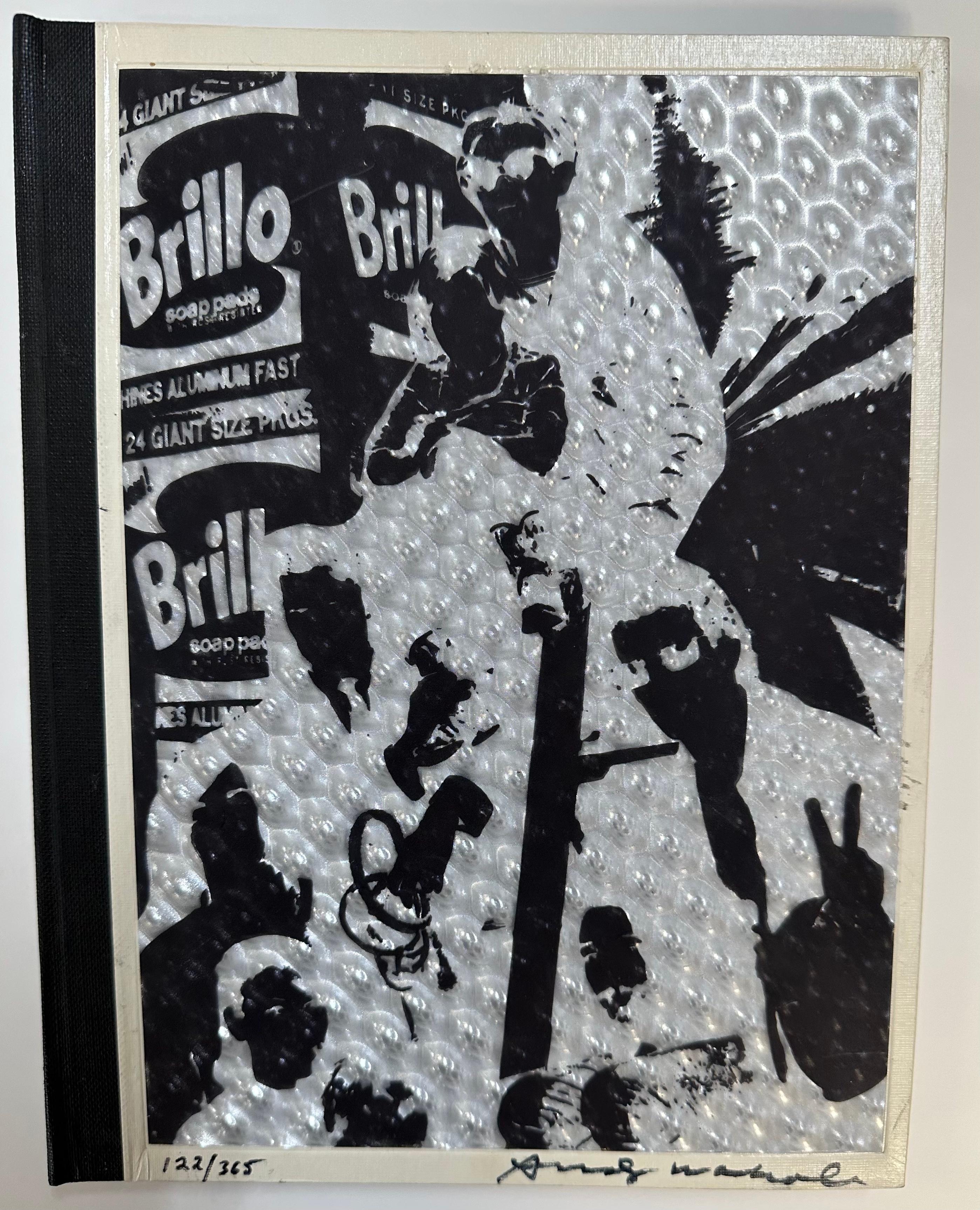Andy Warhol
Index (Livre)
1967
Signé à la main par Warhol sur la couverture et plusieurs autres pages du livre.
Numéroté 122/365 de l'édition de 365.
Publié par Random House, New York

Complet avec un château pop-up, un accordéon en papier, un avion