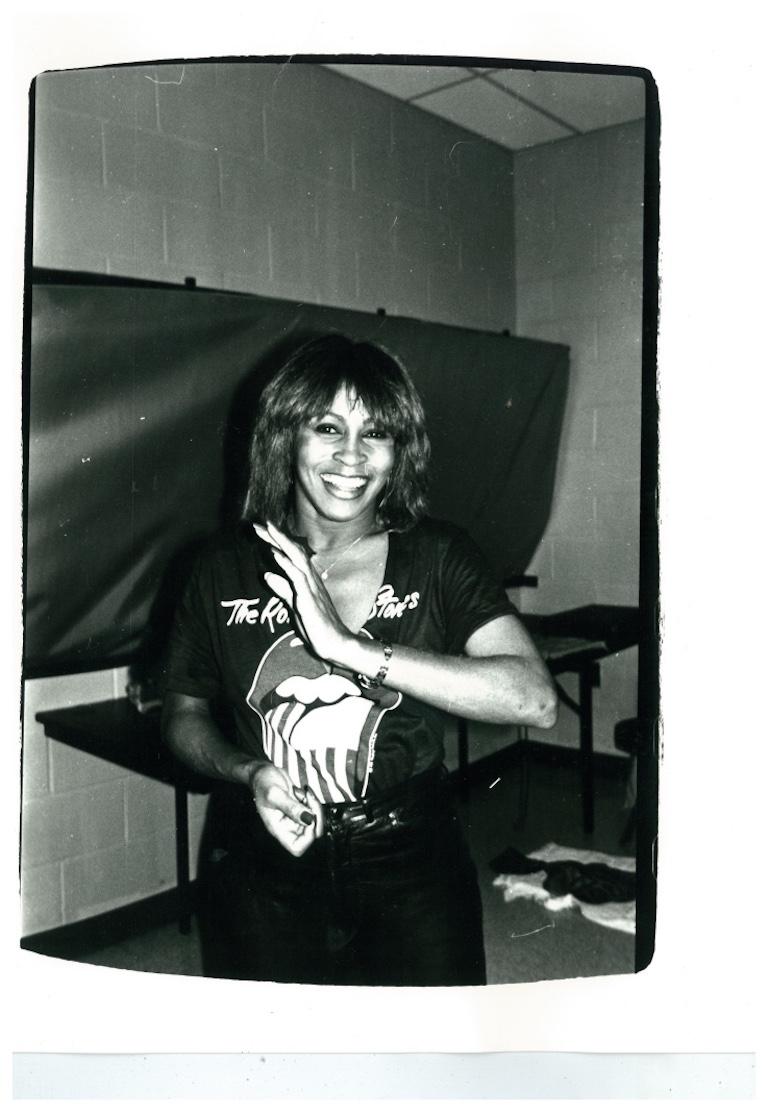 Black and White Photograph di Andy Warhol - Tina Turner (nel backstage di un concerto dei Rolling Stones)