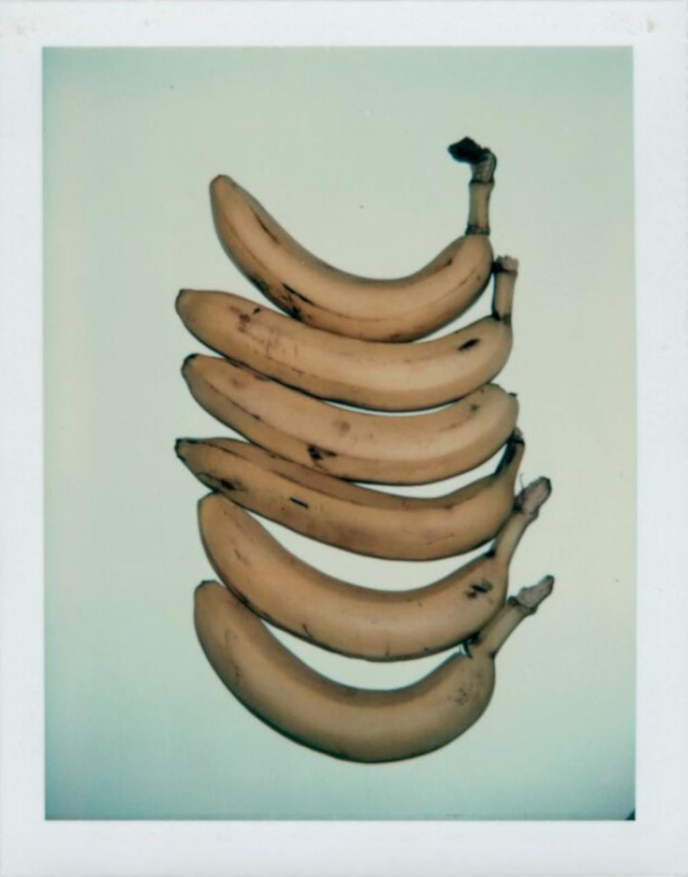 Andy Warhol Color Photograph – Bananen