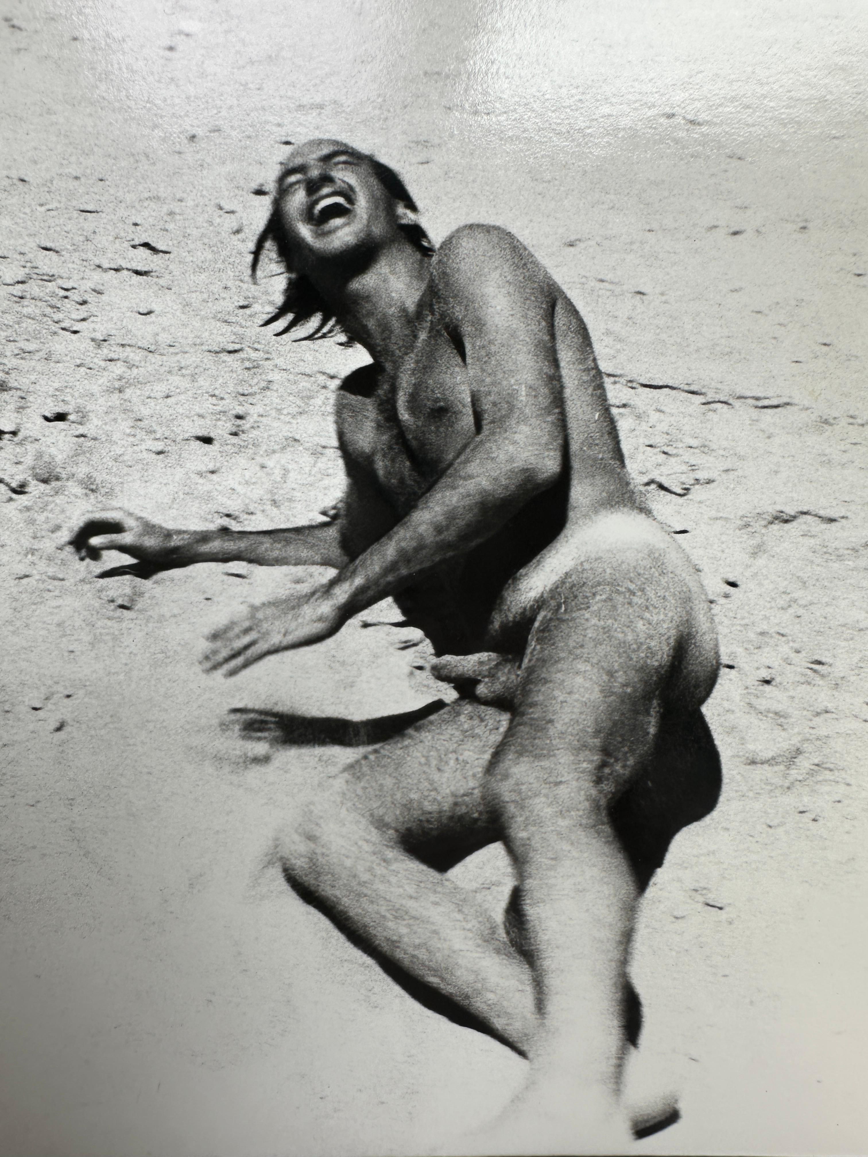 Chris Makos, Pat Cleveland et Jon Gould à Montauk 2 - Gris Black and White Photograph par Andy Warhol