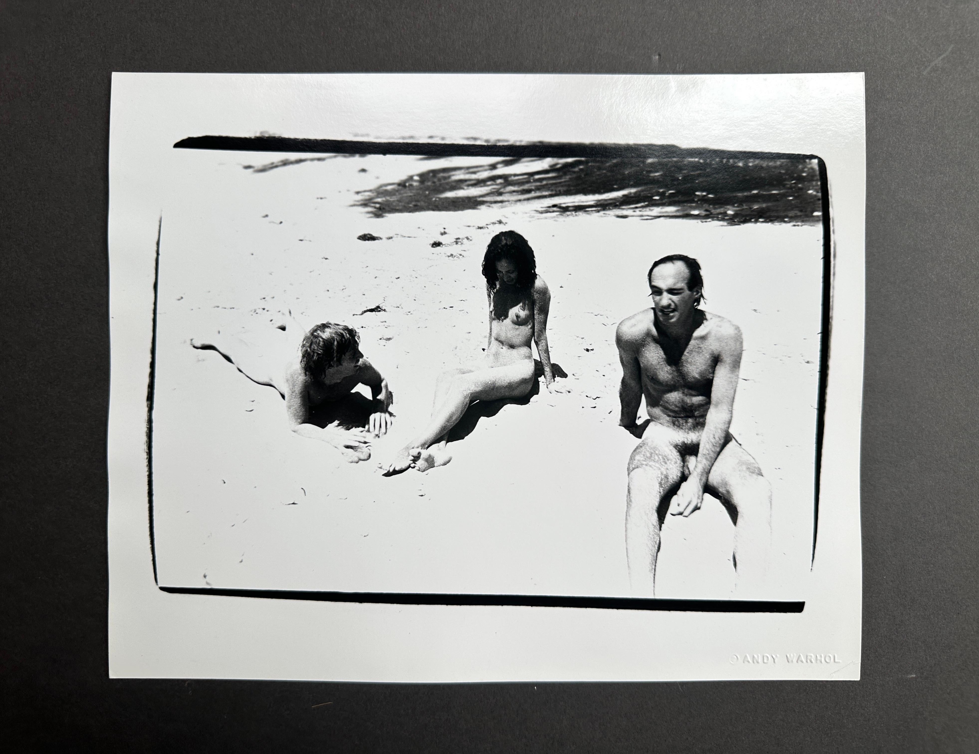 Chris Makos, Pat Cleveland et Jon Gould à Montauk - Pop Art Photograph par Andy Warhol