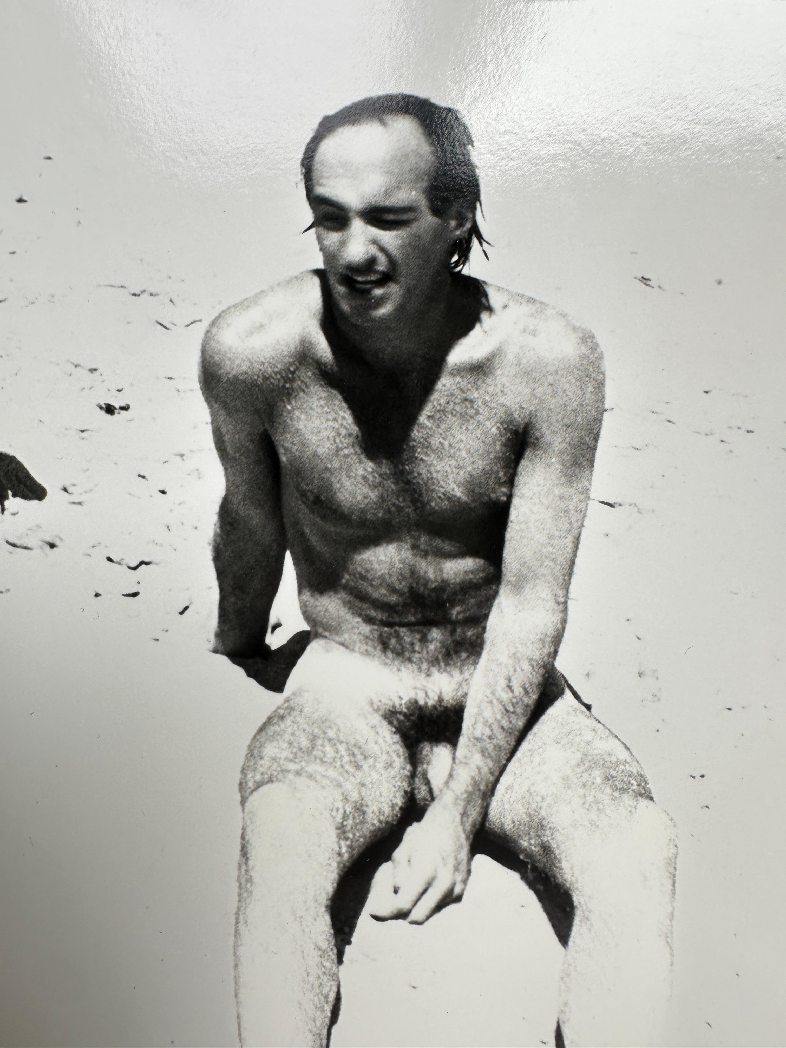 Chris Makos, Pat Cleveland et Jon Gould à Montauk - Gris Black and White Photograph par Andy Warhol