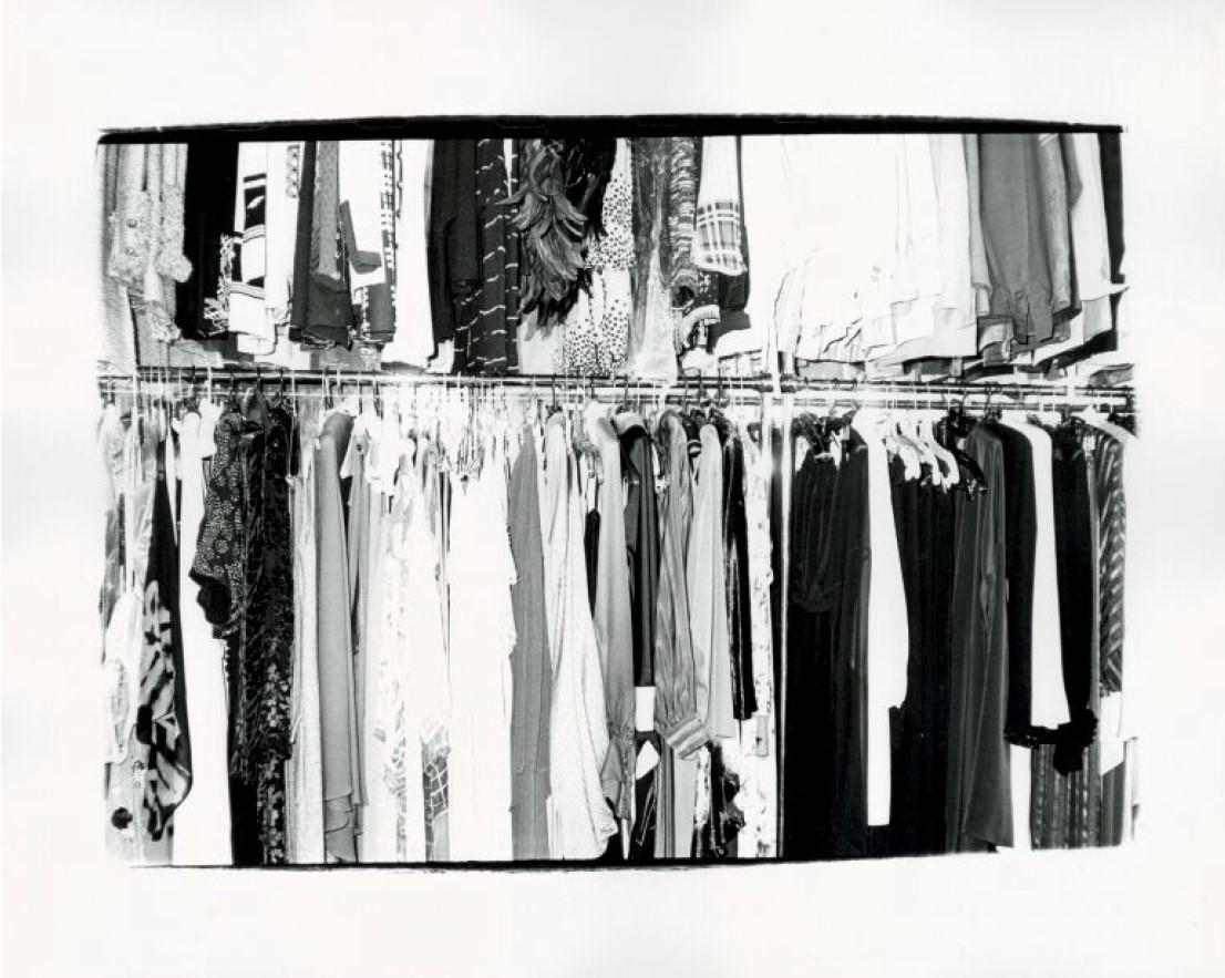 Andy Warhol Black and White Photograph – Garderobenschrank