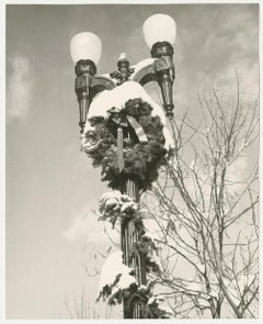 Retro Aspen Colorado Lamp Post with Holiday Wreath