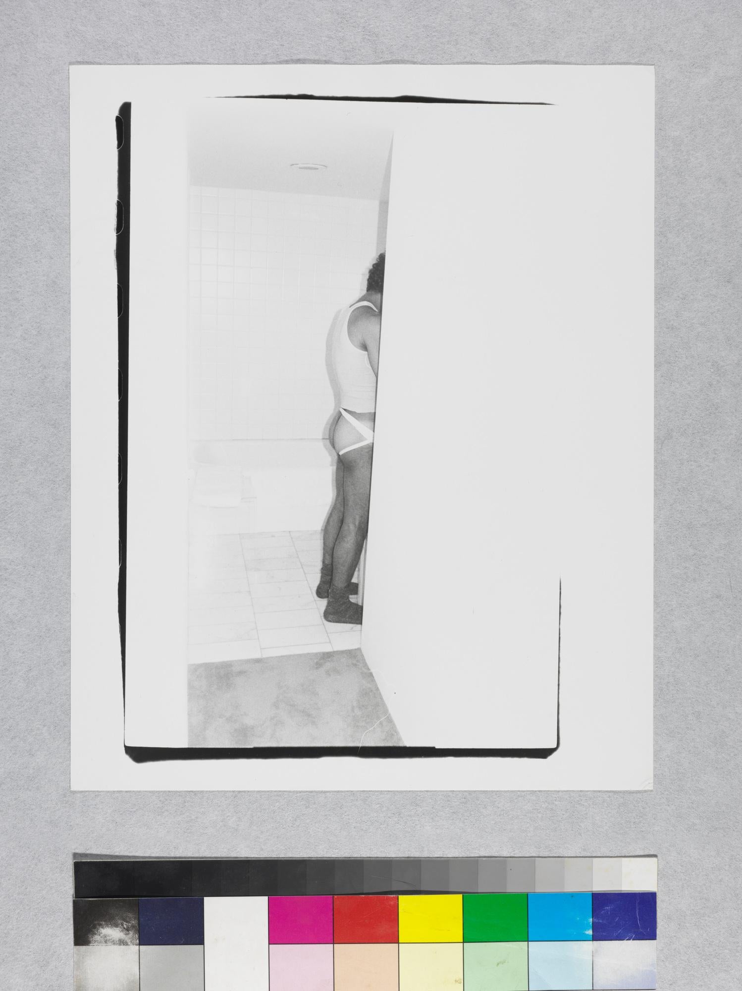 Impression argentique de Victor Hugo dans la salle de bains d'Andy Warhol en vente 2
