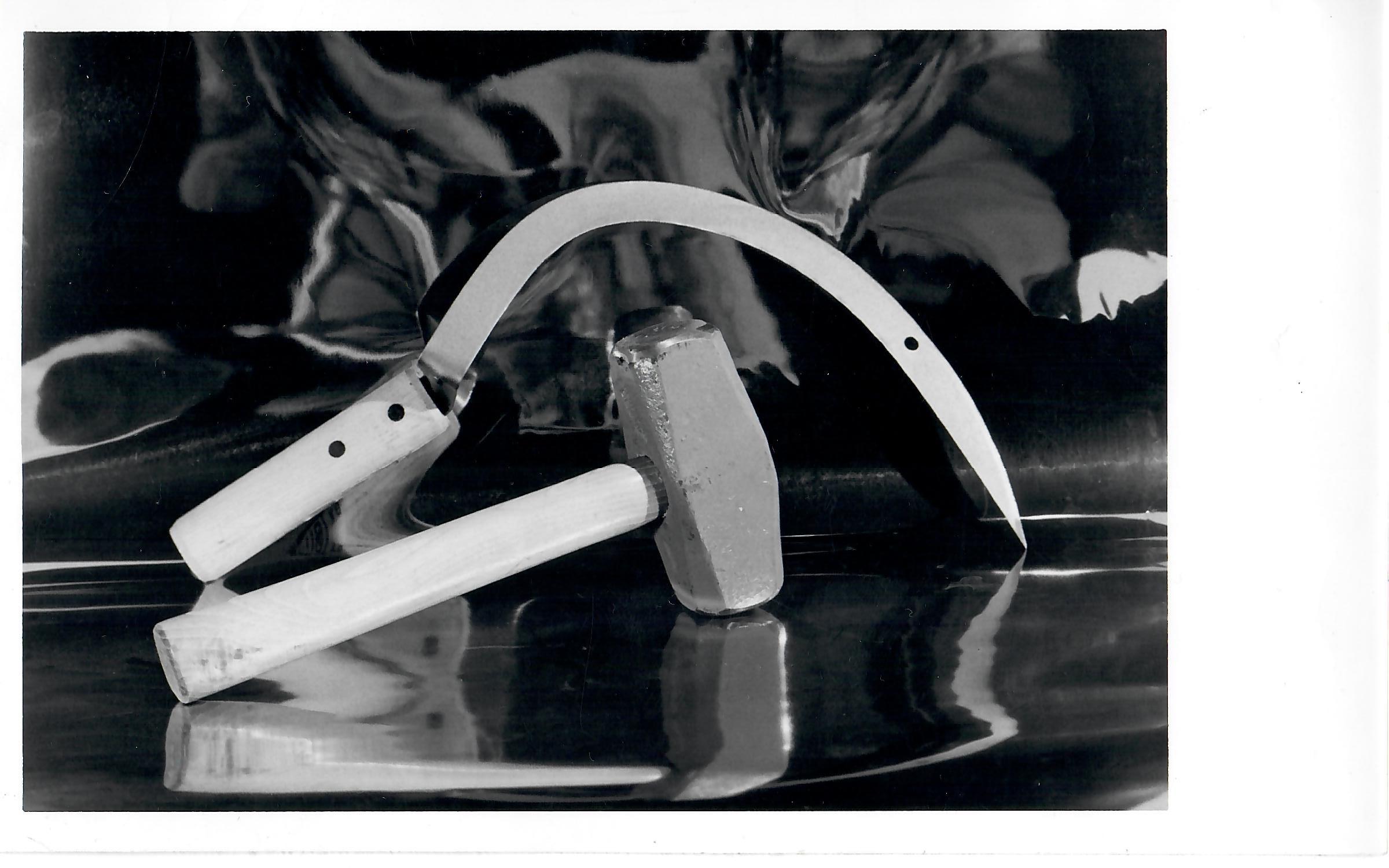 Andy Warhol Black and White Photograph – Hammer und Schmiedeeisen