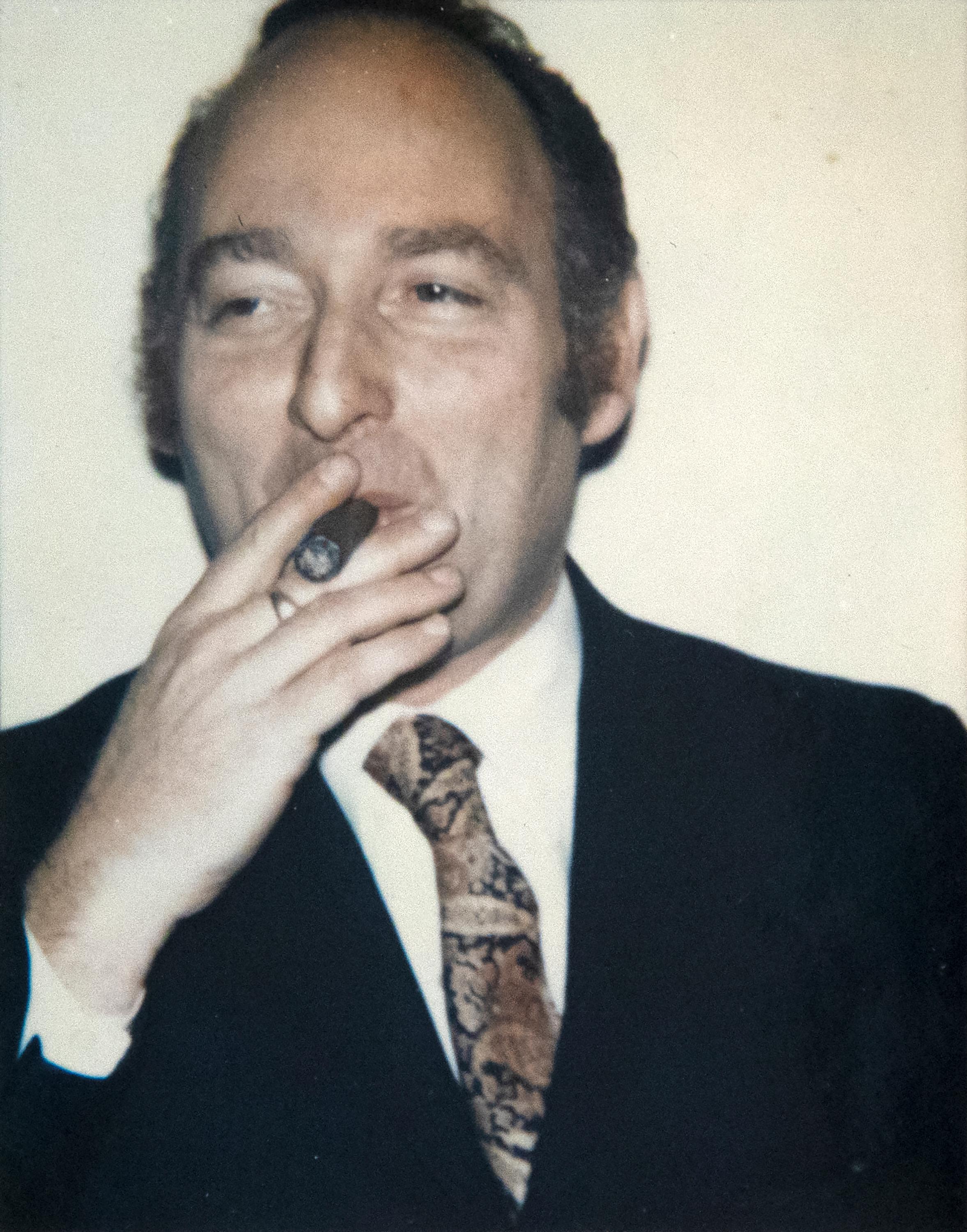 Color Photograph di Andy Warhol - Ivan Karp