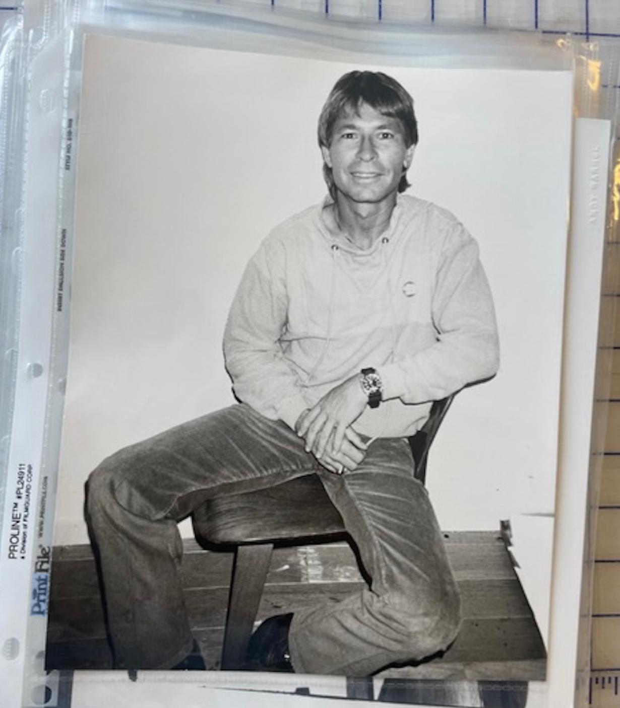 John Denver – Photograph von Andy Warhol