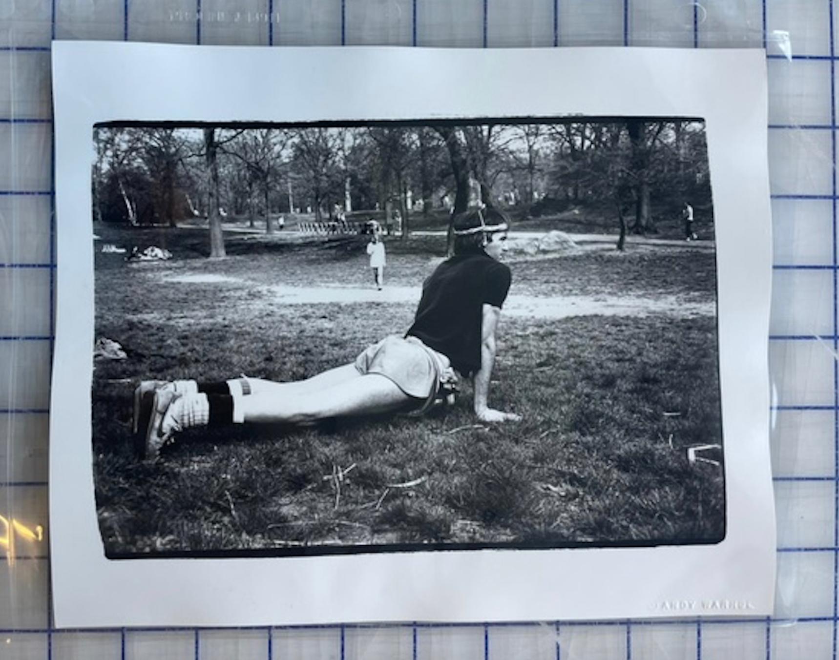 Jon Gould si allena a Central Park - Photograph di Andy Warhol