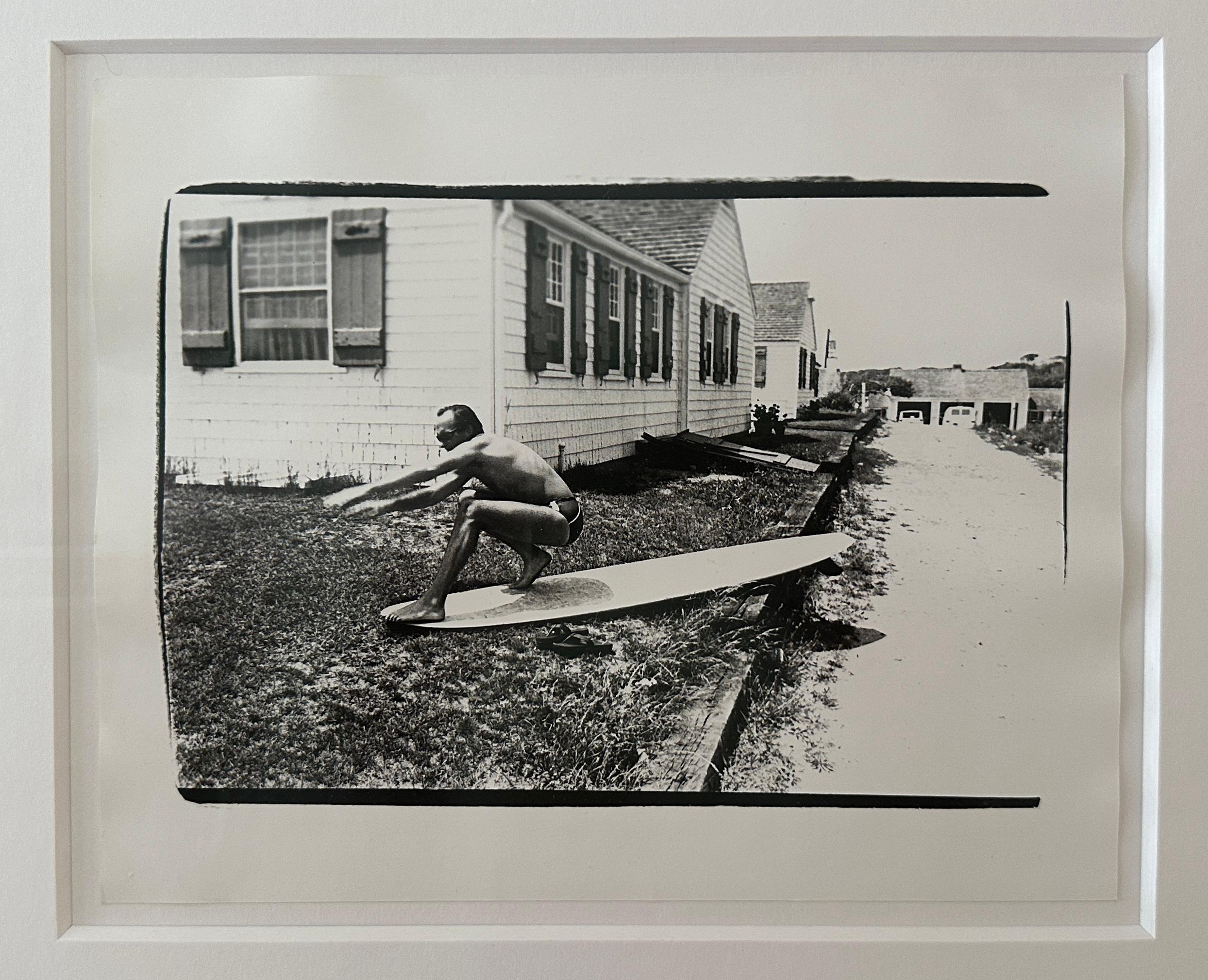 Jon Gould sur planche de surf à Montauk - Gris Black and White Photograph par Andy Warhol