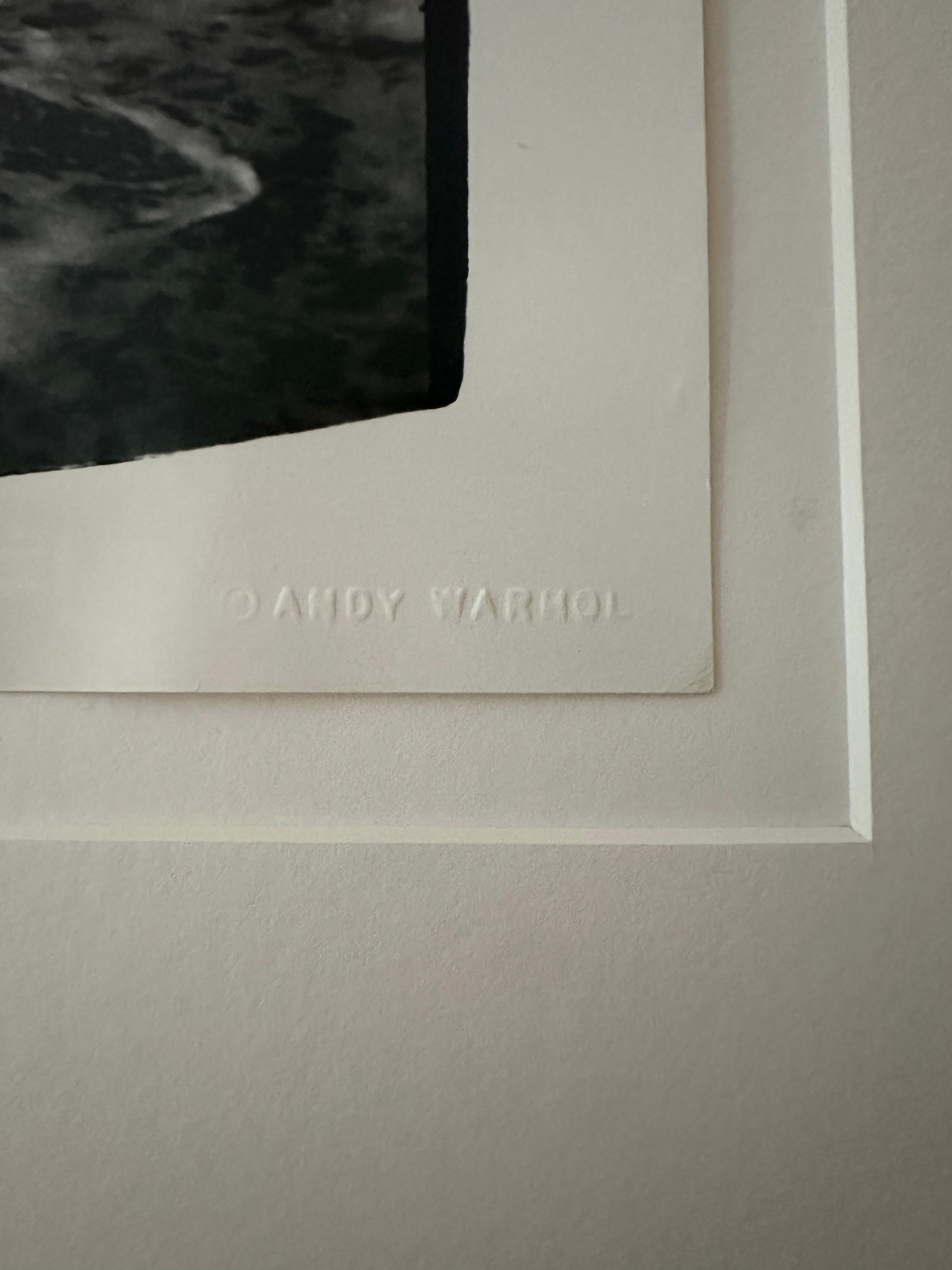 Jon Gould joue au surf à Palm Beach - Pop Art Photograph par Andy Warhol