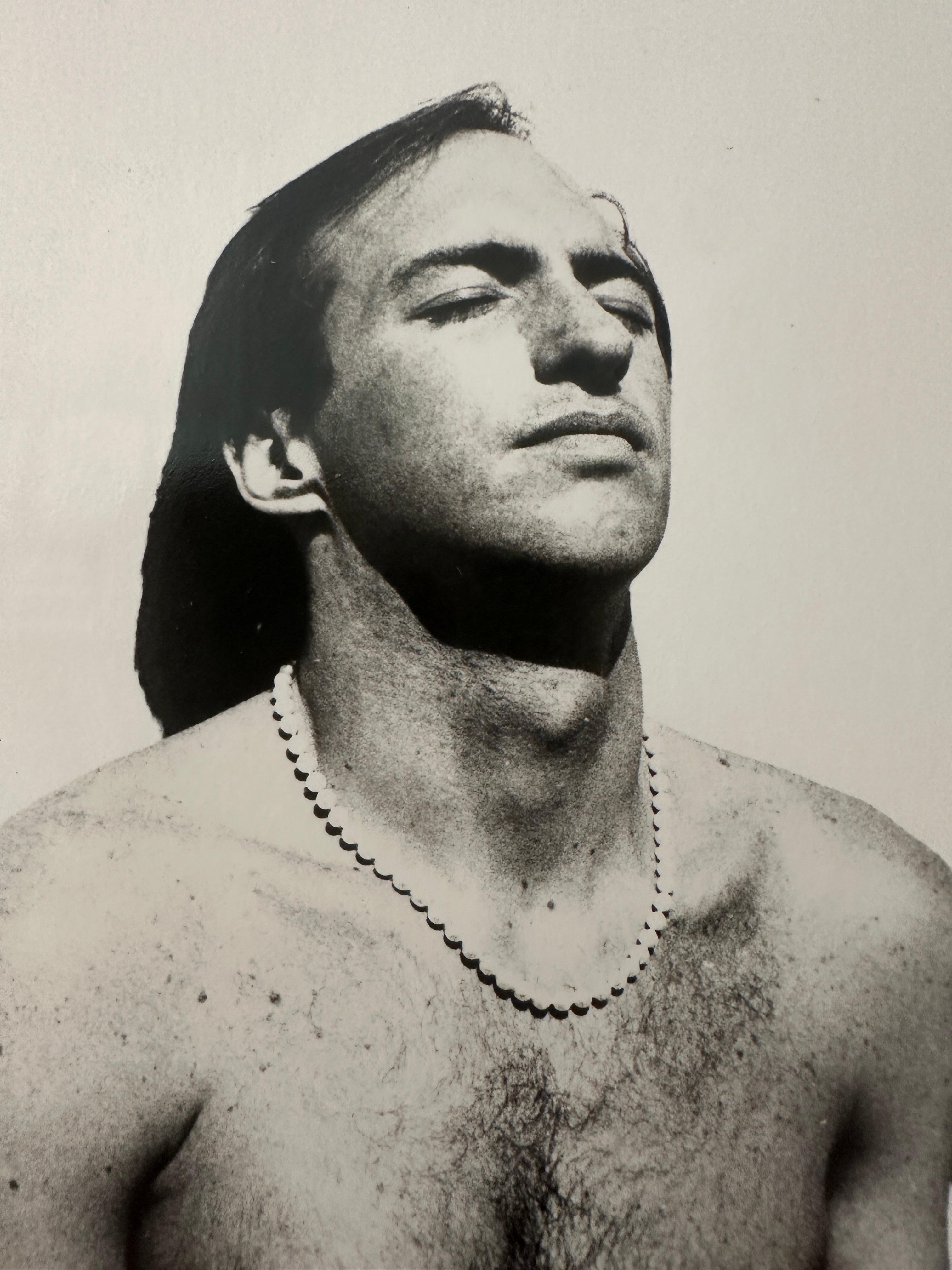 Jon Gould torse nu au soleil en jeans à Cape Cod en vente 1