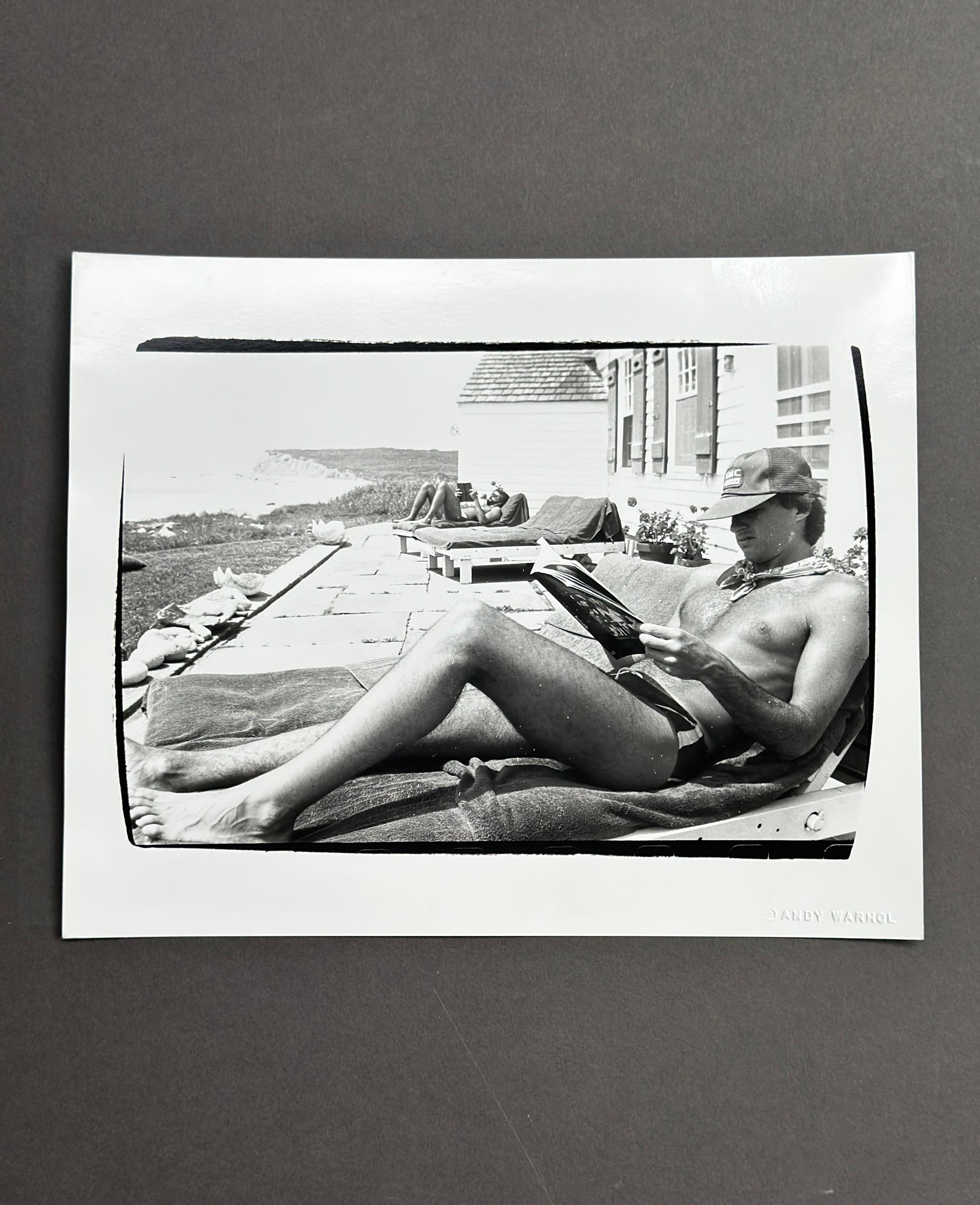 Jon Gould Sonnenbaden in Montauk (Grau), Figurative Photograph, von Andy Warhol