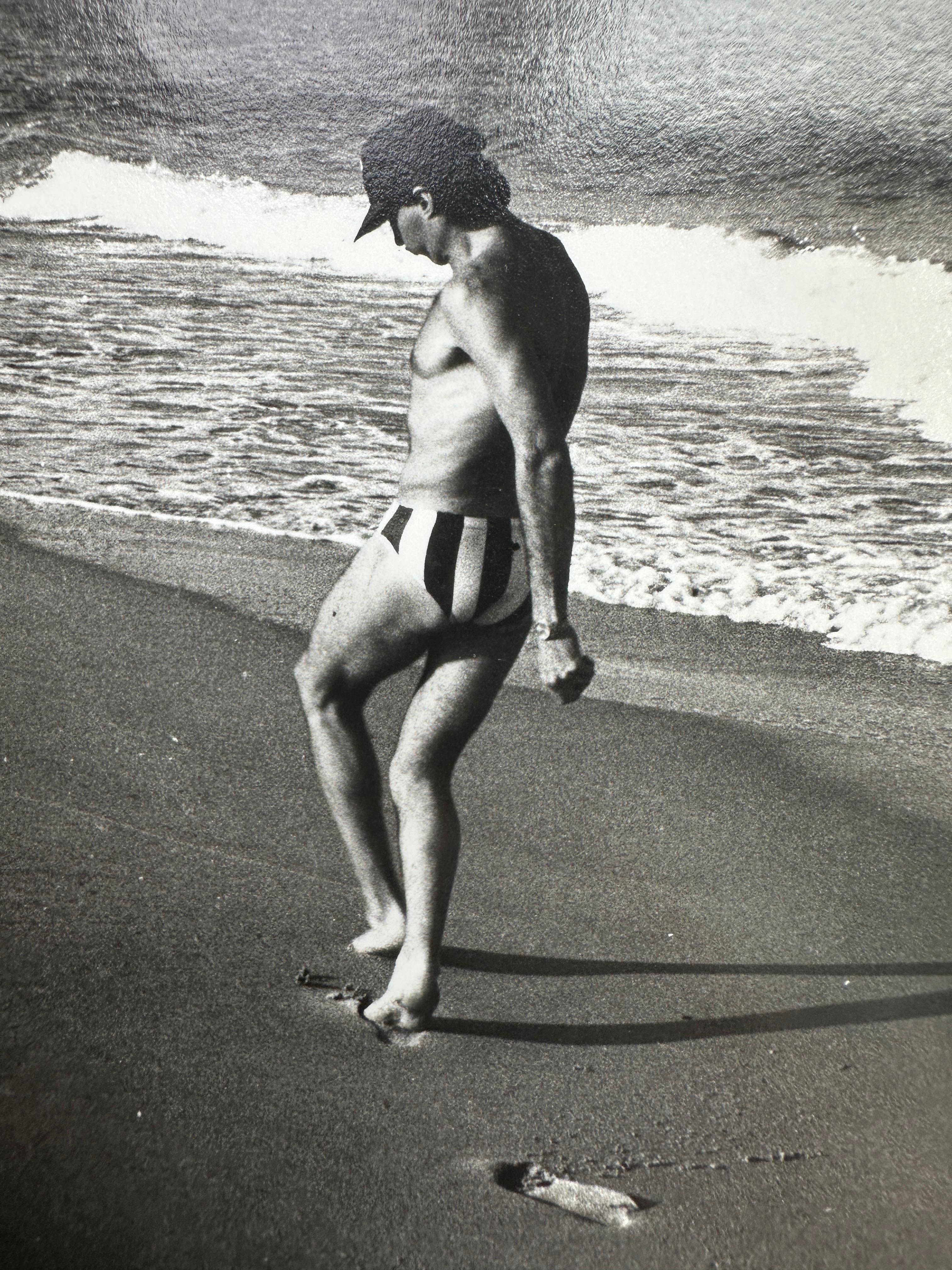 Jon Gould geht im Surfen (Grau), Figurative Photograph, von Andy Warhol