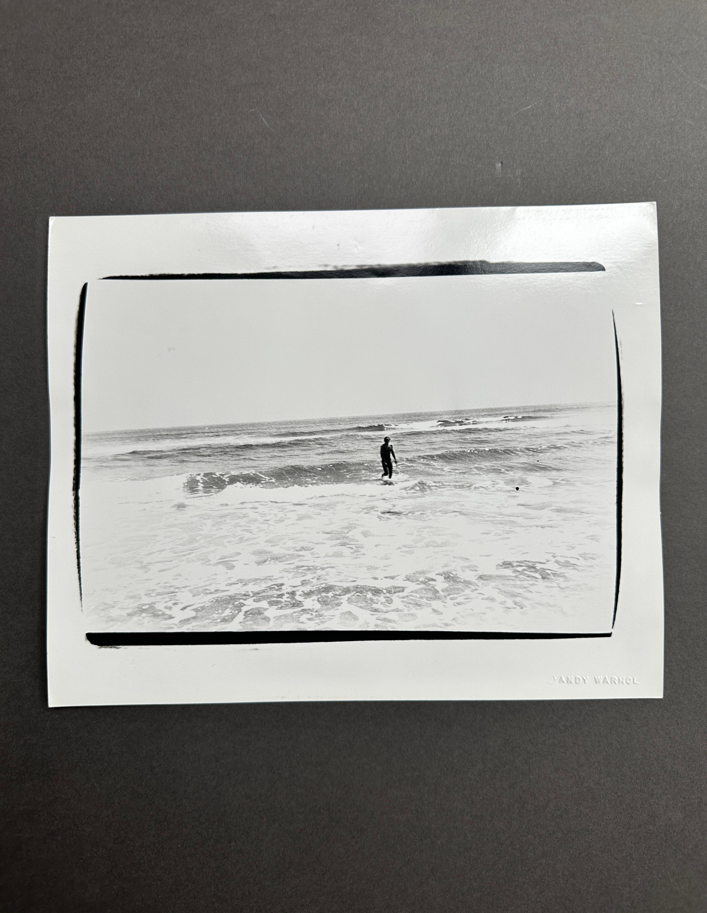 Jon Gould che cammina nel surf a Montauk - Photograph di Andy Warhol