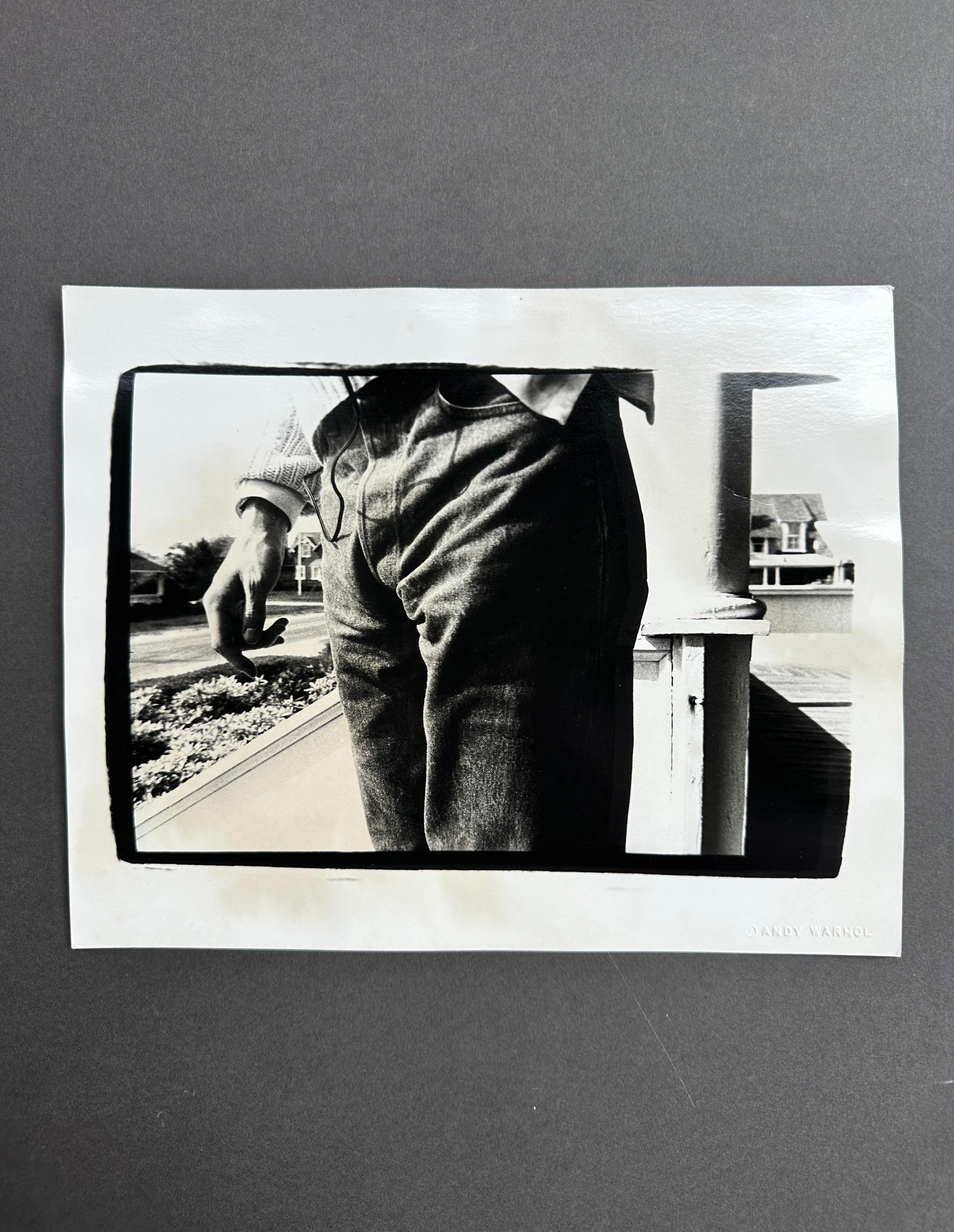 Jon Goulds Schritt in Jeans in Cape Cod – Photograph von Andy Warhol