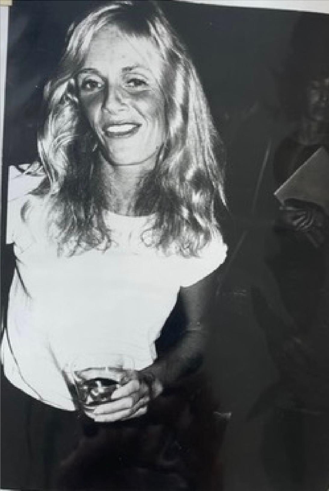 Black and White Photograph de Andy Warhol - Kim Carnes
