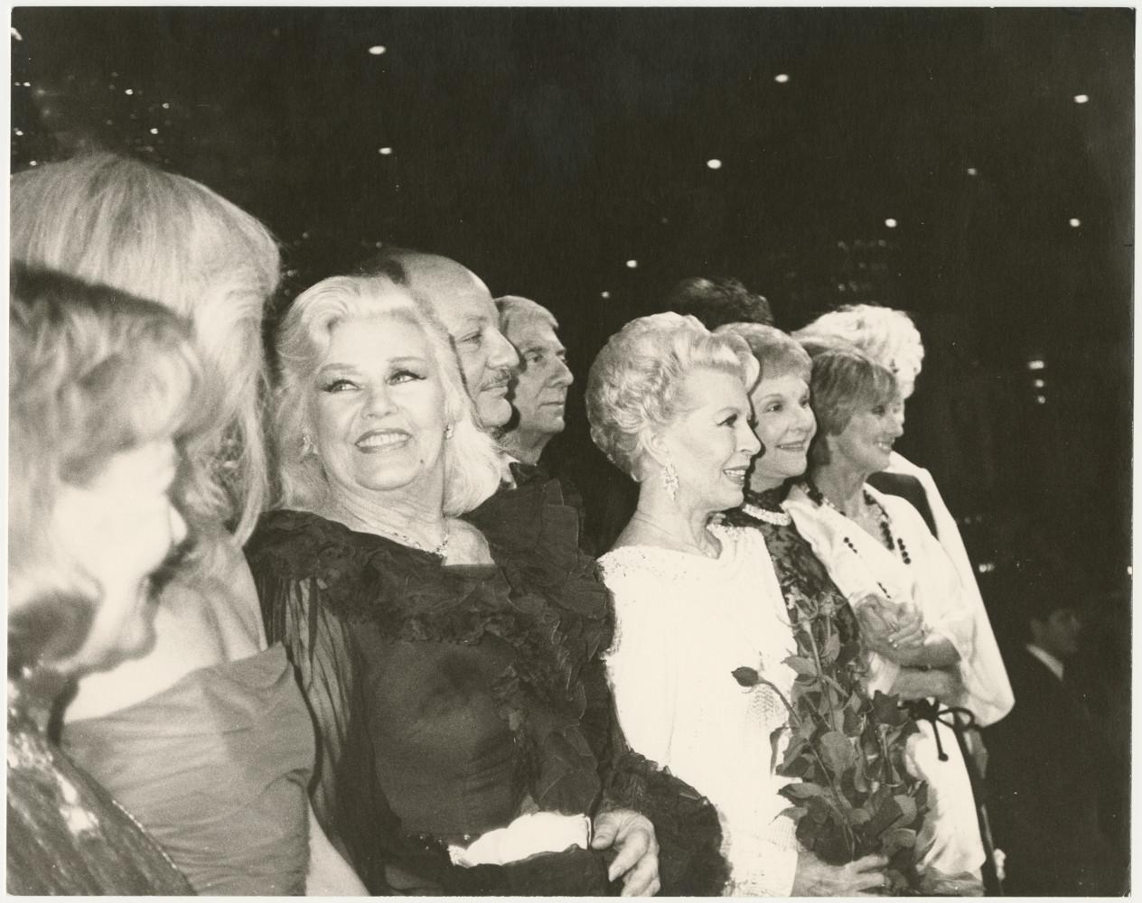 Black and White Photograph di Andy Warhol - Reunion di Love Boat con Lana Turner