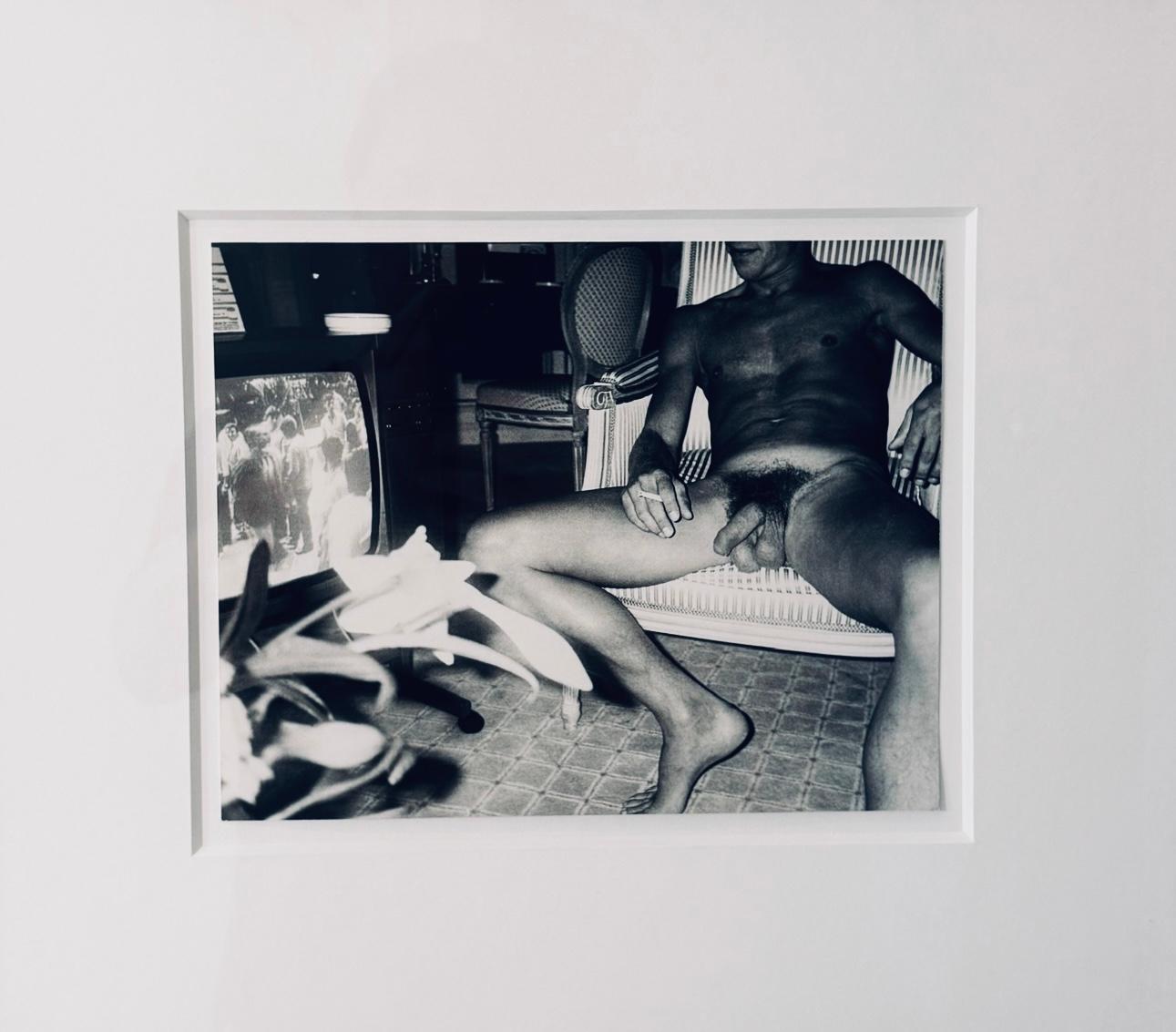 Modelo Masculino Desnudo - Photograph Arte pop de Andy Warhol