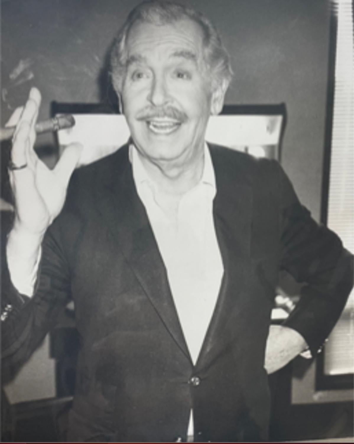 Black and White Photograph di Andy Warhol - Milton Berle (a Los Angeles)