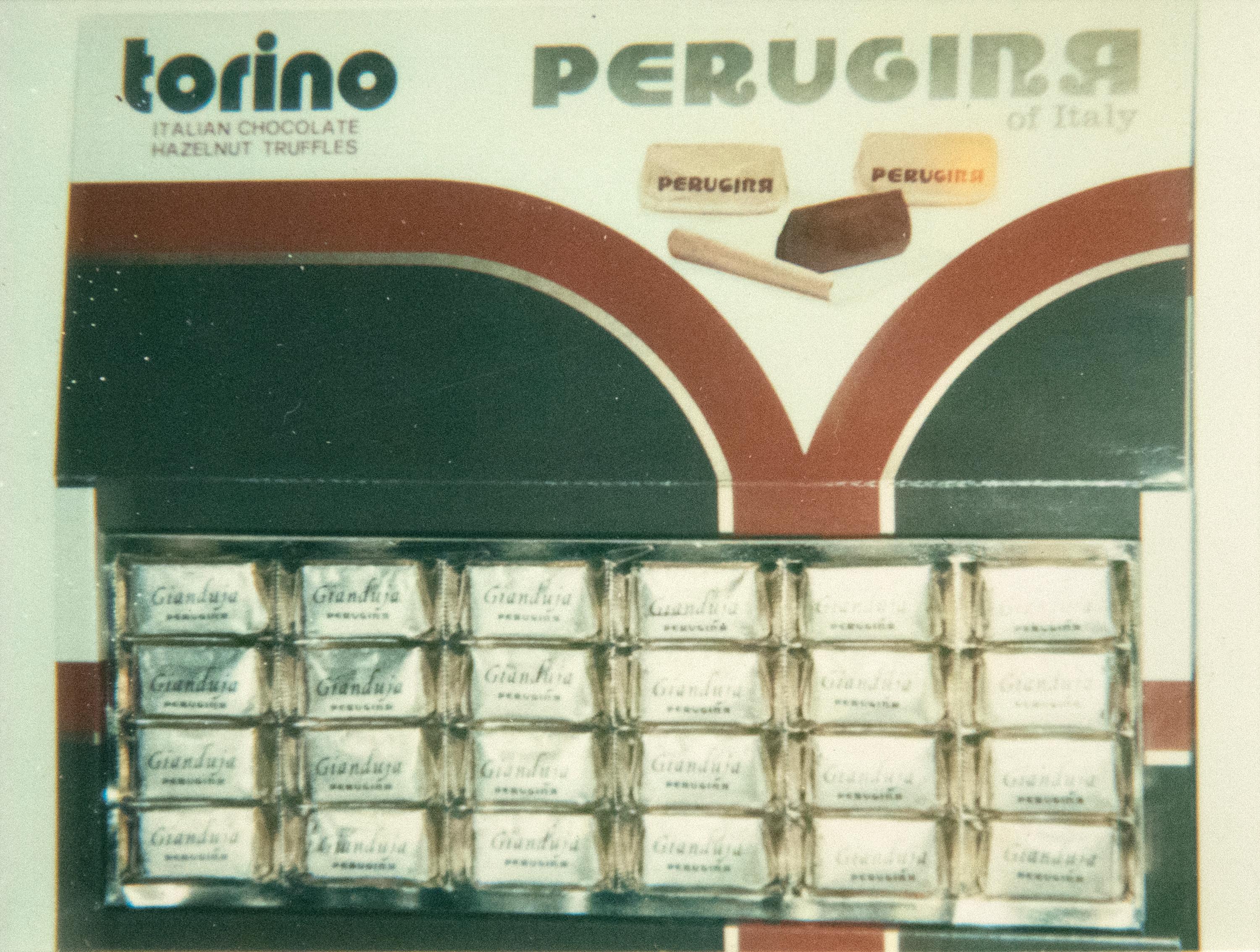 Andy Warhol Color Photograph – Perugina Bonbonschachtel