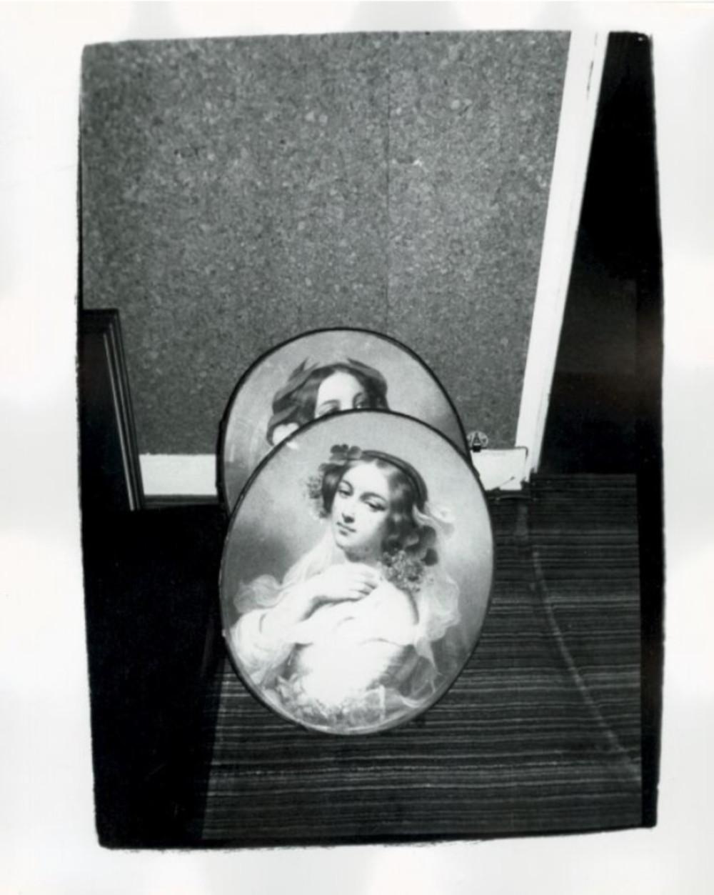 Andy Warhol Black and White Photograph – Abbildungen aus dem Jahr
