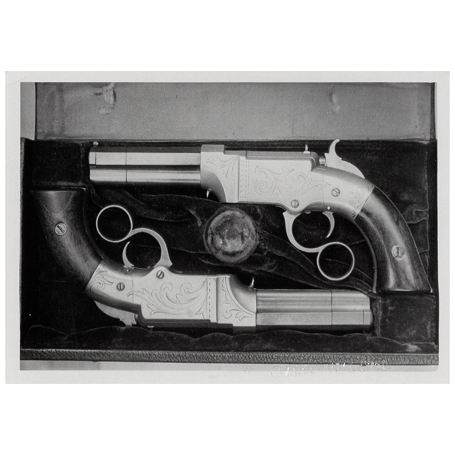 Taschenpistolen (Zeitgenössisch), Photograph, von Andy Warhol