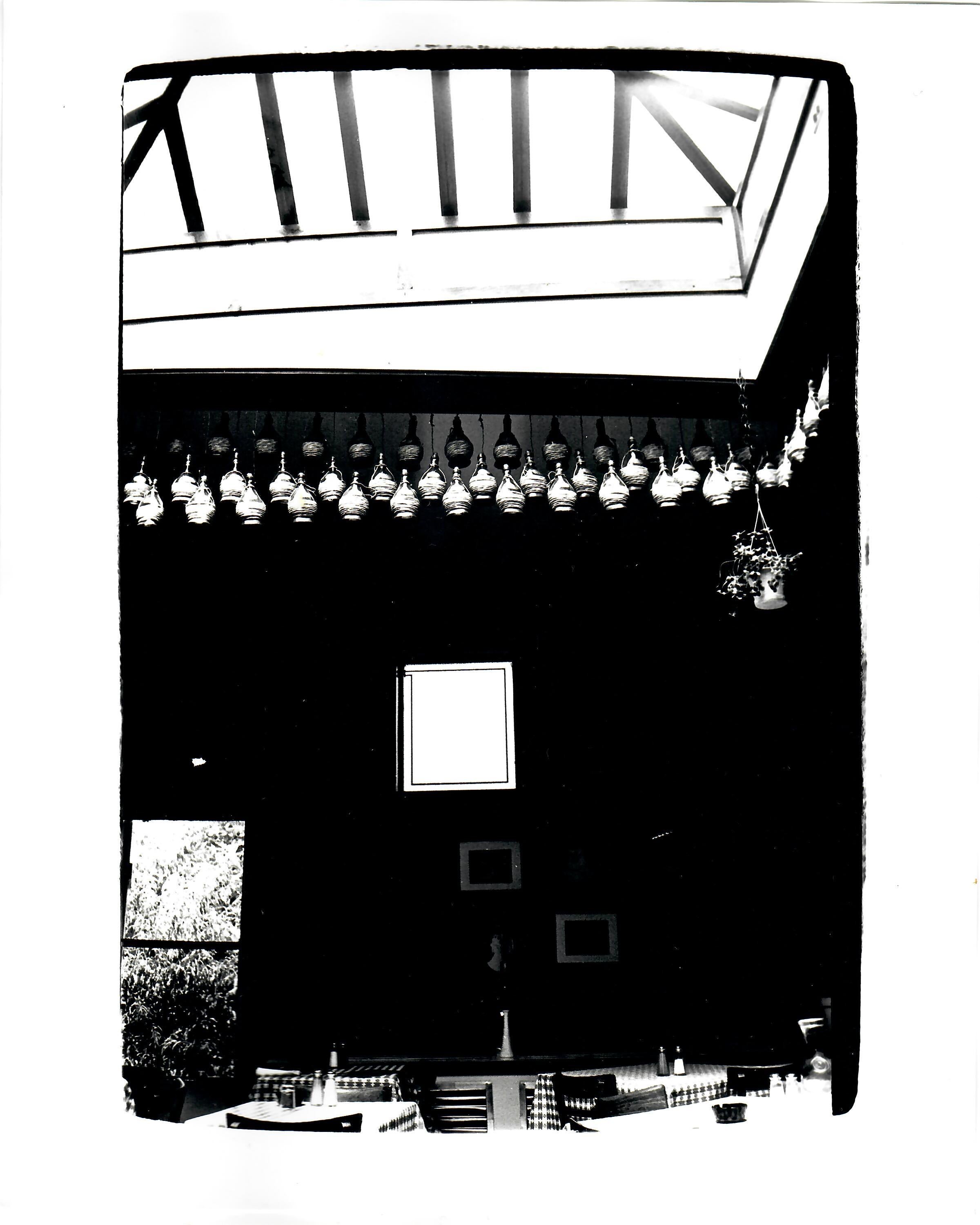 Black and White Photograph di Andy Warhol - Interno del ristorante