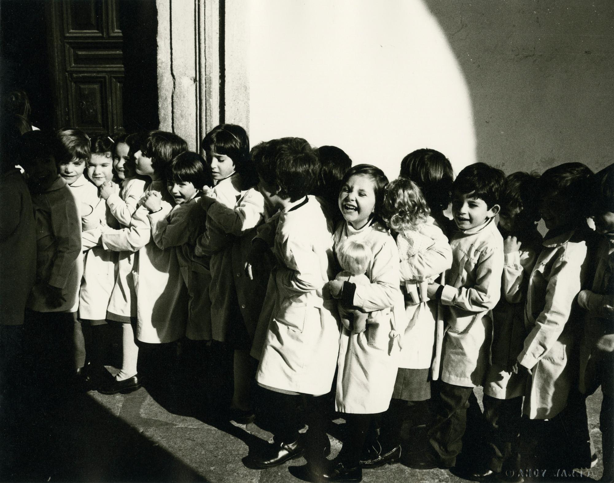Andy Warhol Portrait Photograph - Schoolchildren in Spain