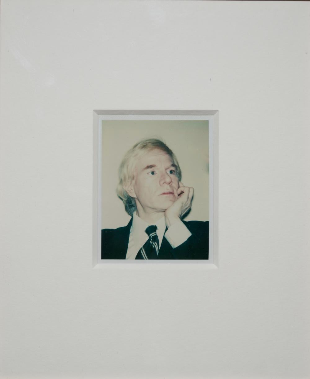 Selbstporträt – Photograph von Andy Warhol
