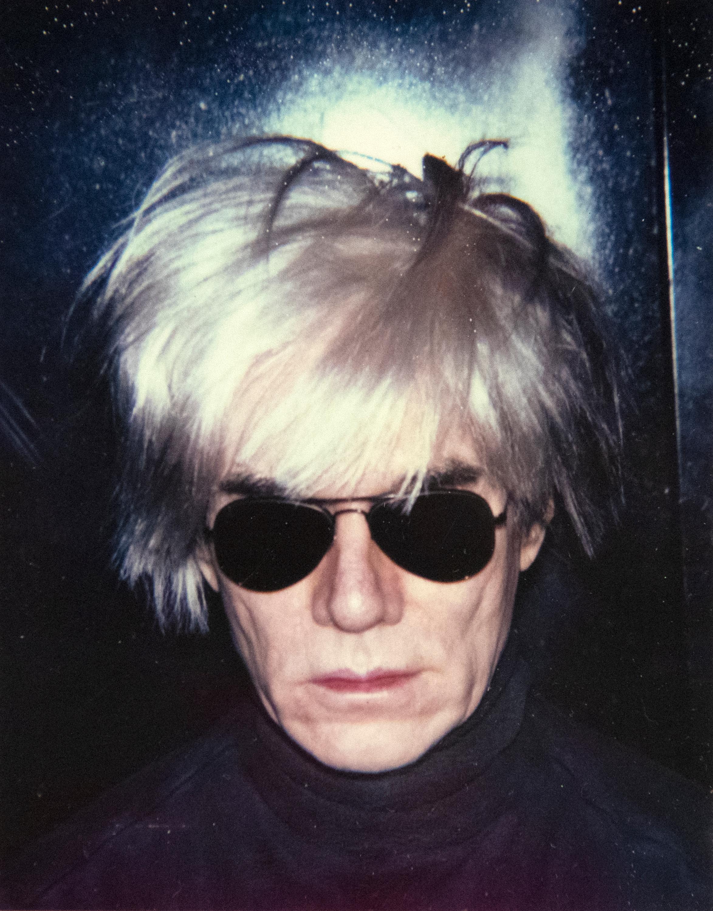Self-Porträt in „Fright Wig“ (Pop-Art), Photograph, von Andy Warhol