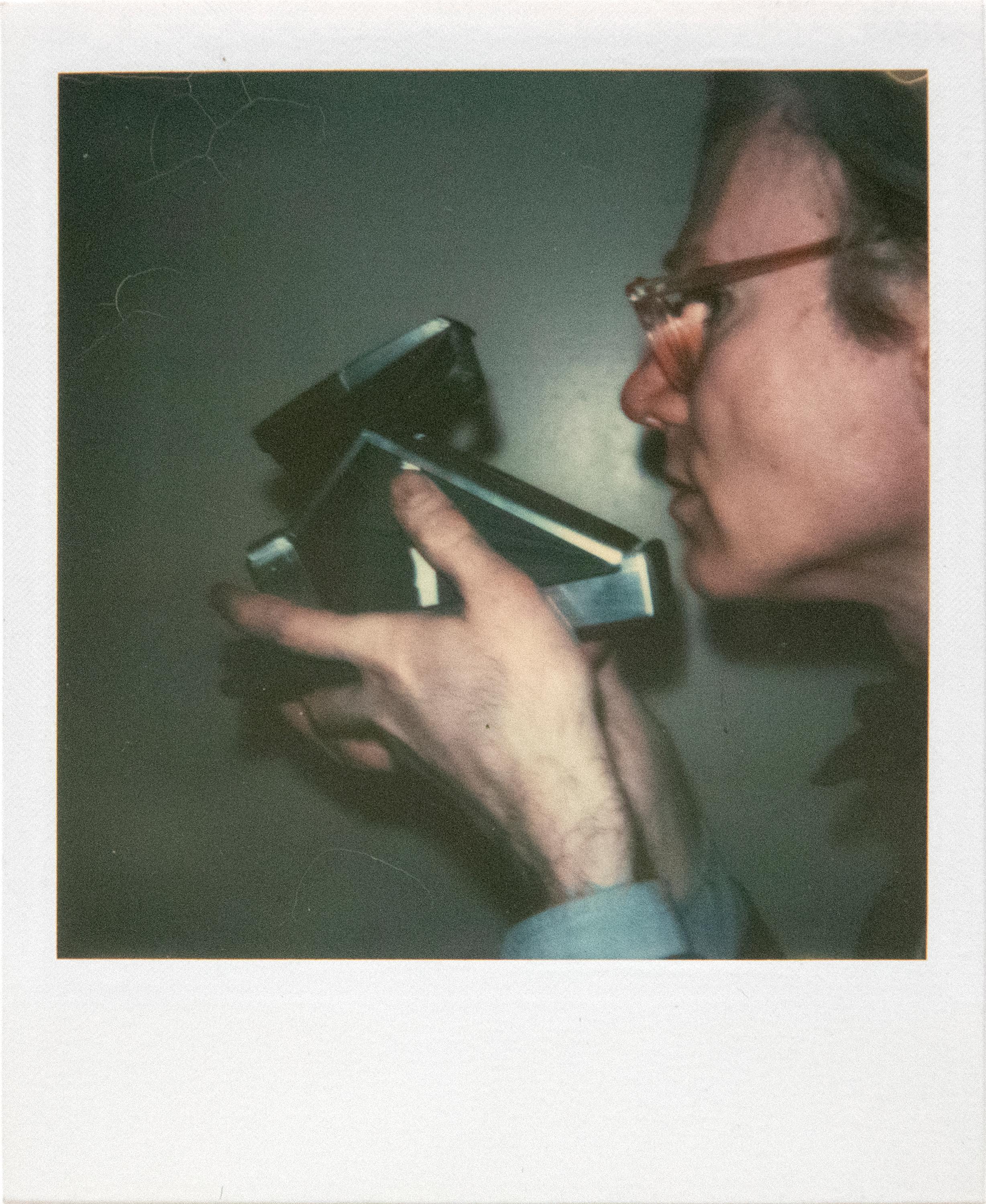 Self-Portrait mit Kamera (Diptychon) – Photograph von Andy Warhol