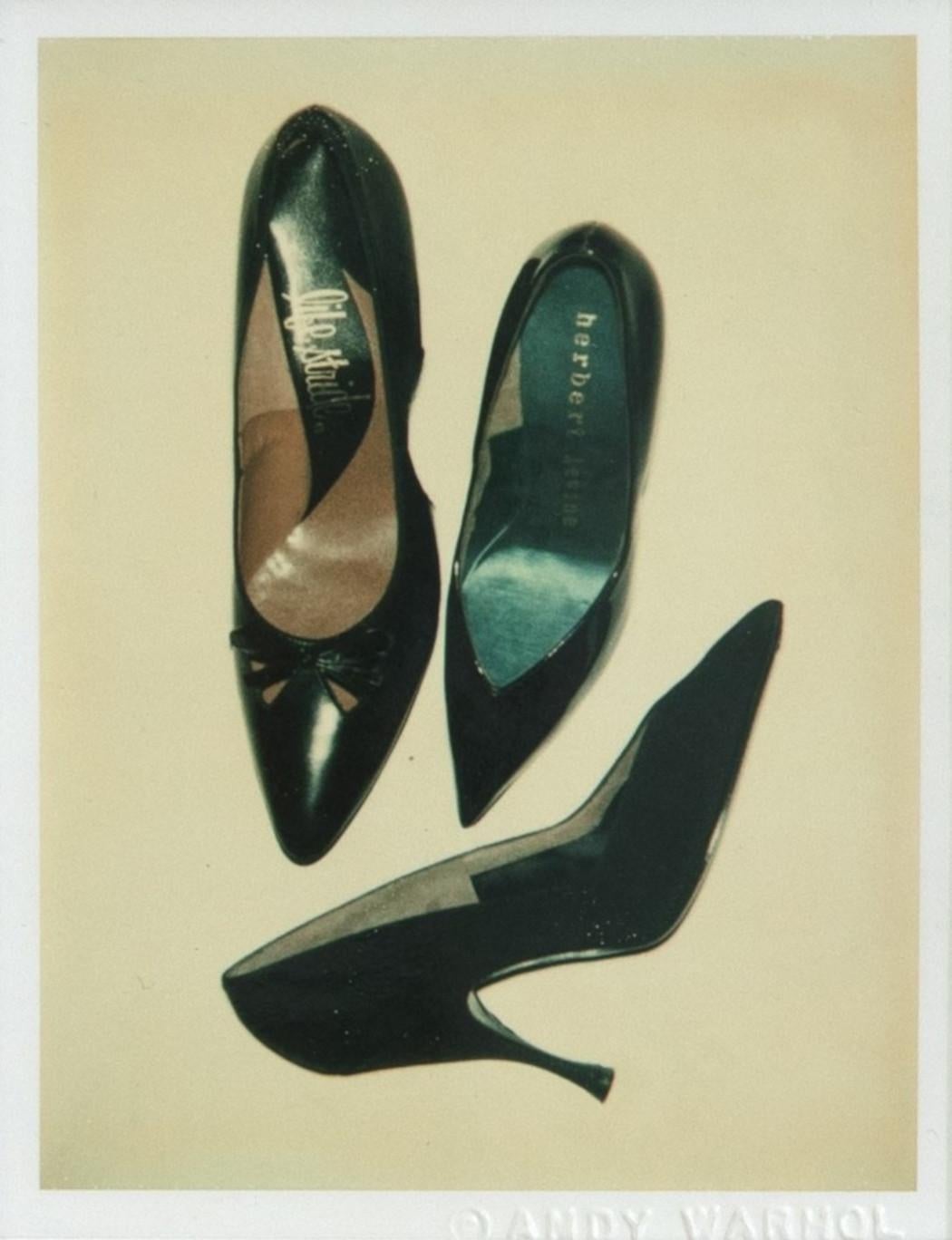Andy Warhol Color Photograph – Schuhe