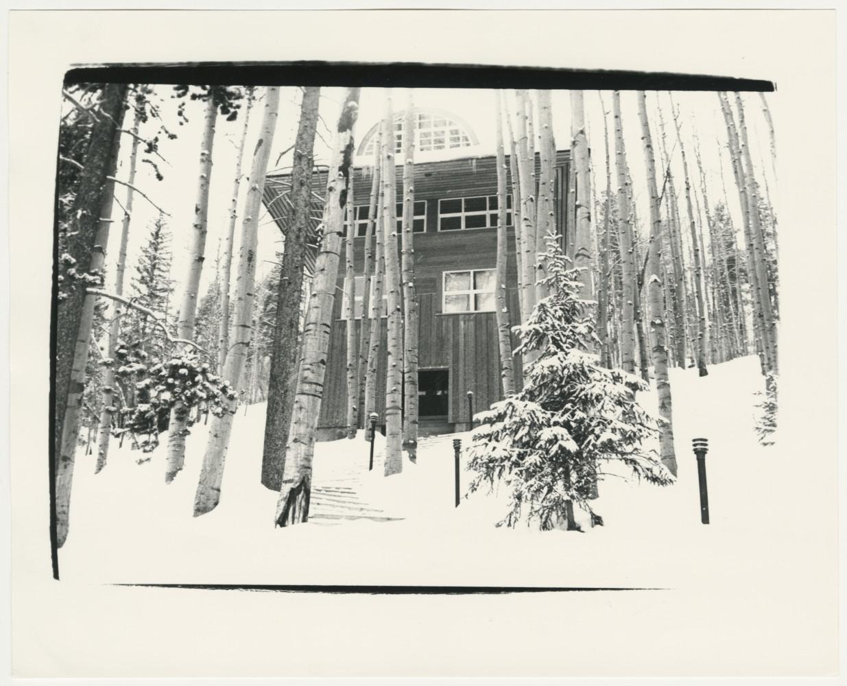Landscape Photograph di Andy Warhol - John & Kimiko Powers Home Carbondale