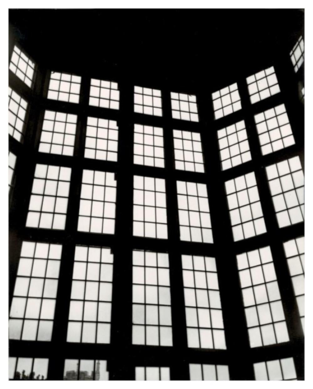 Black and White Photograph di Andy Warhol - Finestre