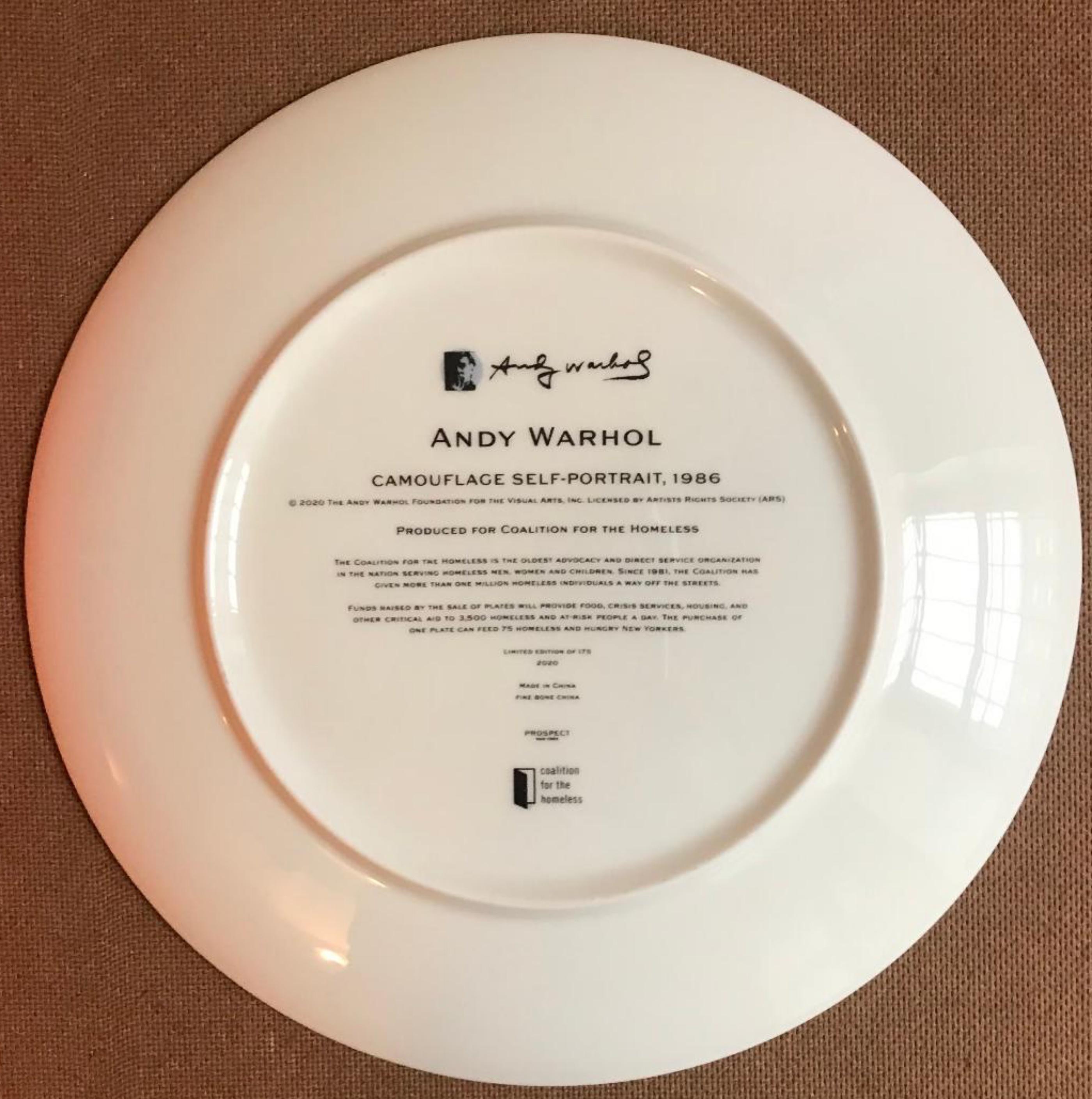 Andy Warhol Edición limitada Autorretrato de camuflaje 1986 Plato de porcelana con caja de regalo en venta 2