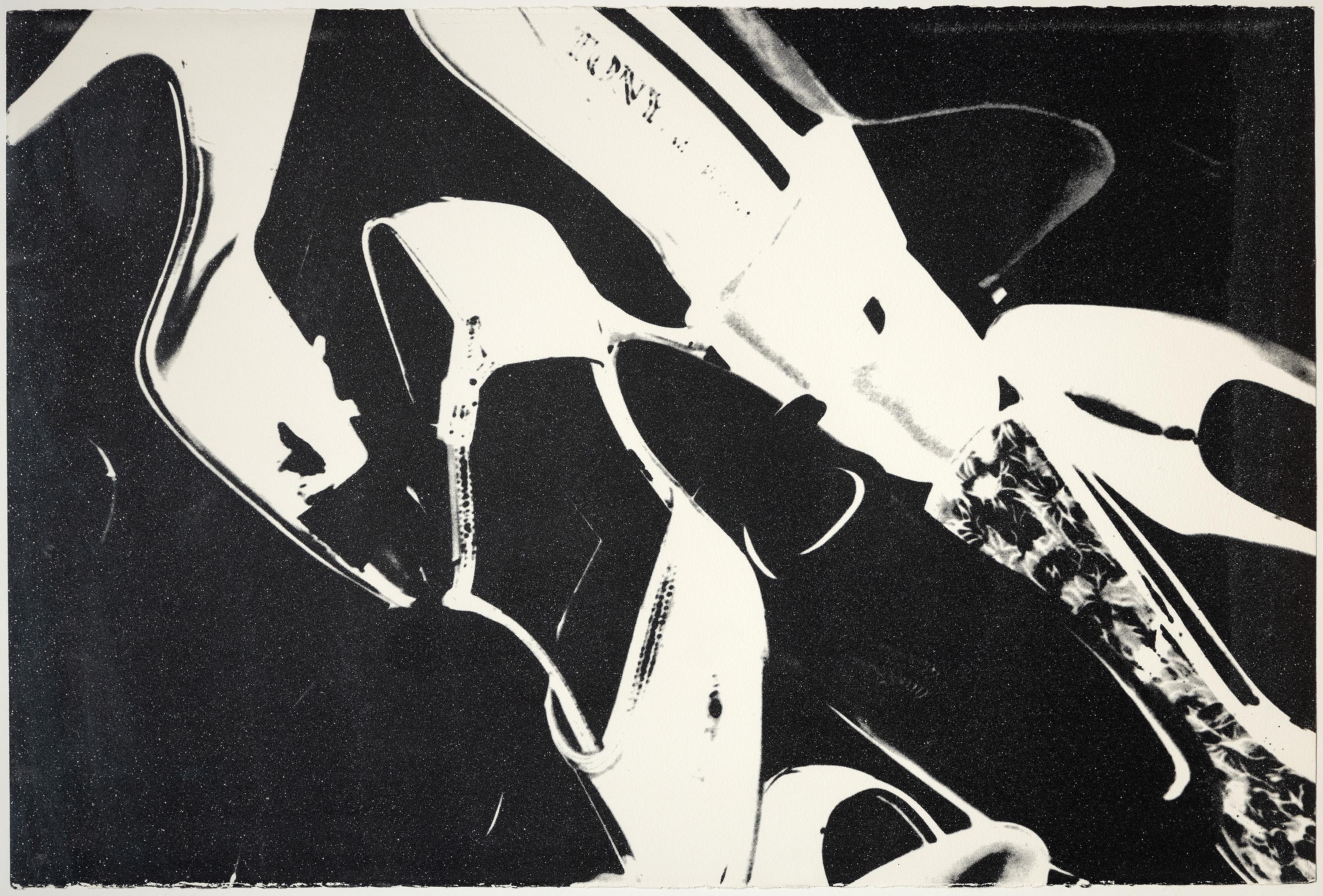 Diamant-Schutzumschlagschuhe (Schwarz und Weiß) – Print von Andy Warhol