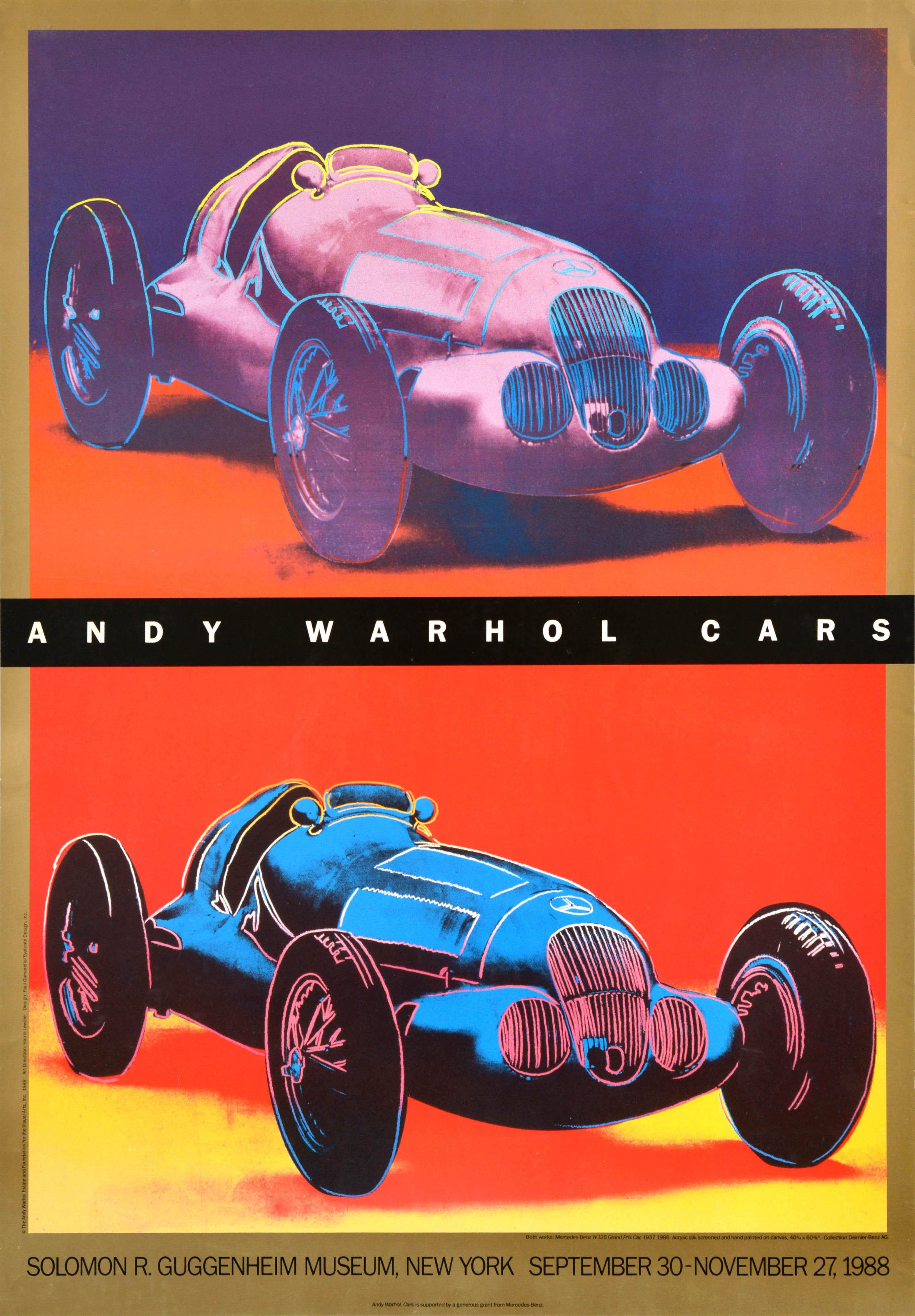 Original Vintage-Werbeplakat für die Andy Warhol Cars-Ausstellung im Solomon R. Guggenheim Museum New York vom 30. September bis 27. November 1988 mit einem farbenfrohen Bild von zwei Mercedes Benz-Rennwagen auf lila, roten und gelben Hintergründen
