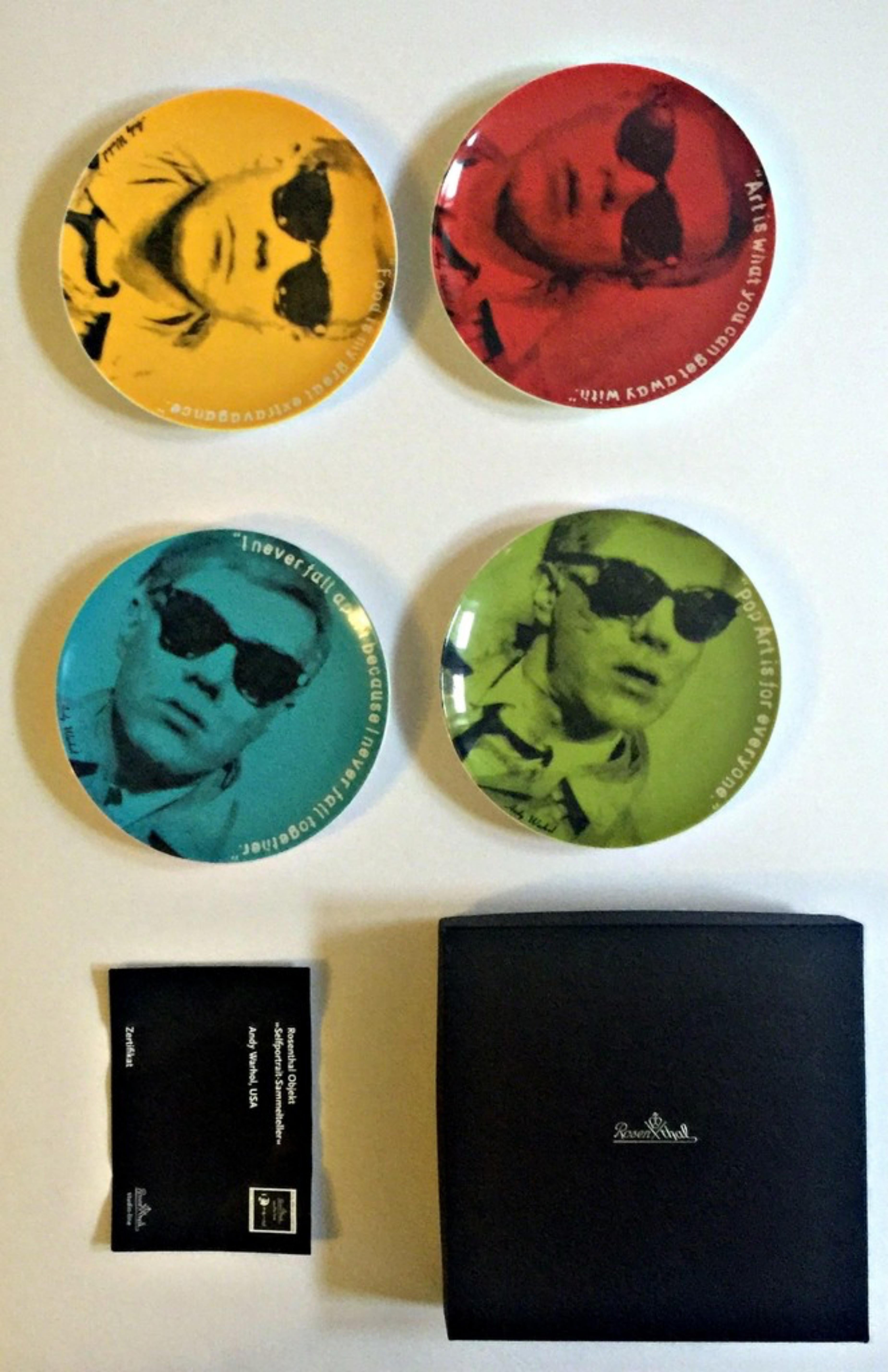 Ensemble de quatre assiettes autoportraits en édition limitée pour Rosenthal dans leur boîte d'origine - Print de Andy Warhol
